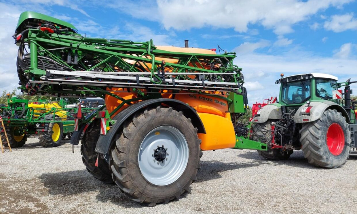 Amazone UX 6200 Super- 36m m GPS - Máy xịt kéo: hình 2 Amazone UX 6200 Super- 36m m GPS - Máy xịt kéo: hình 2