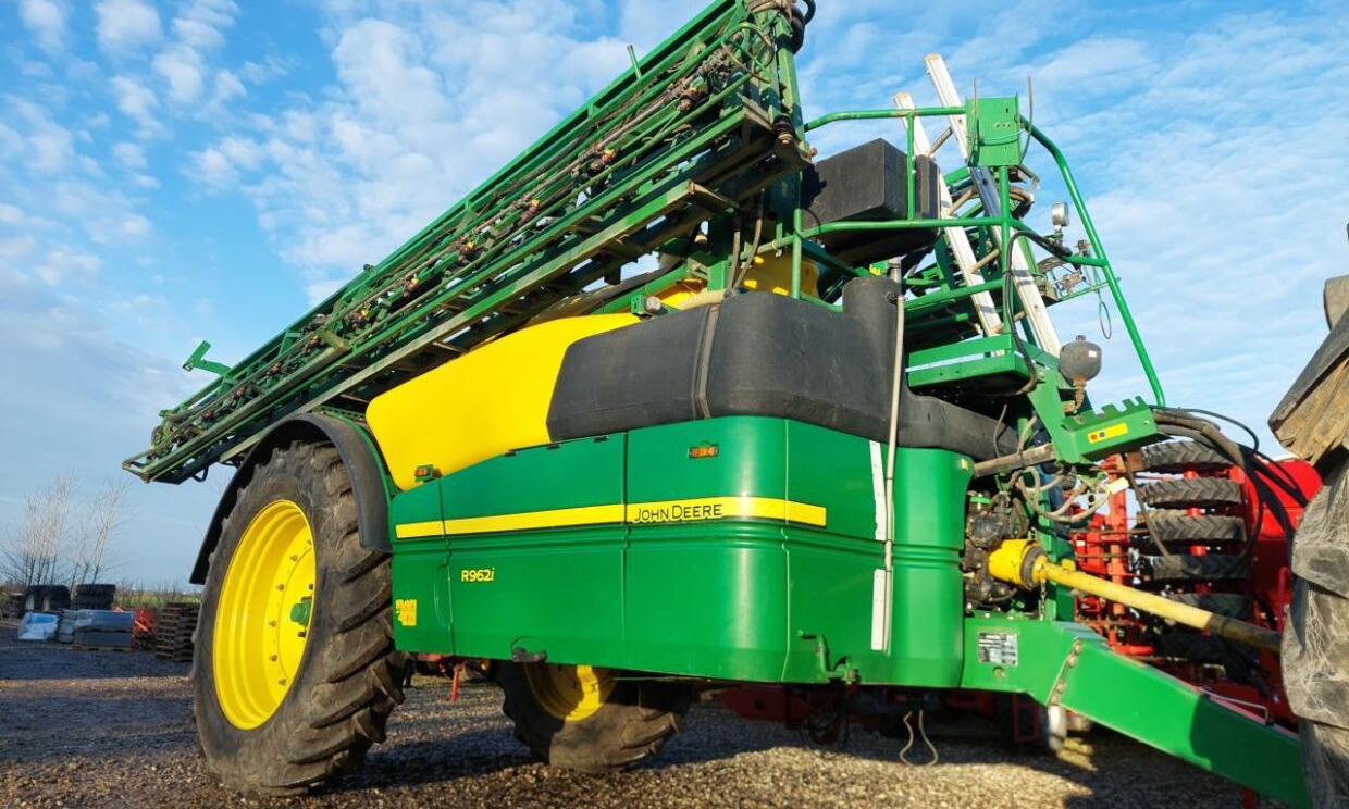 John Deere R962i - 36-24m - Máy xịt kéo: hình 2 John Deere R962i - 36-24m - Máy xịt kéo: hình 2