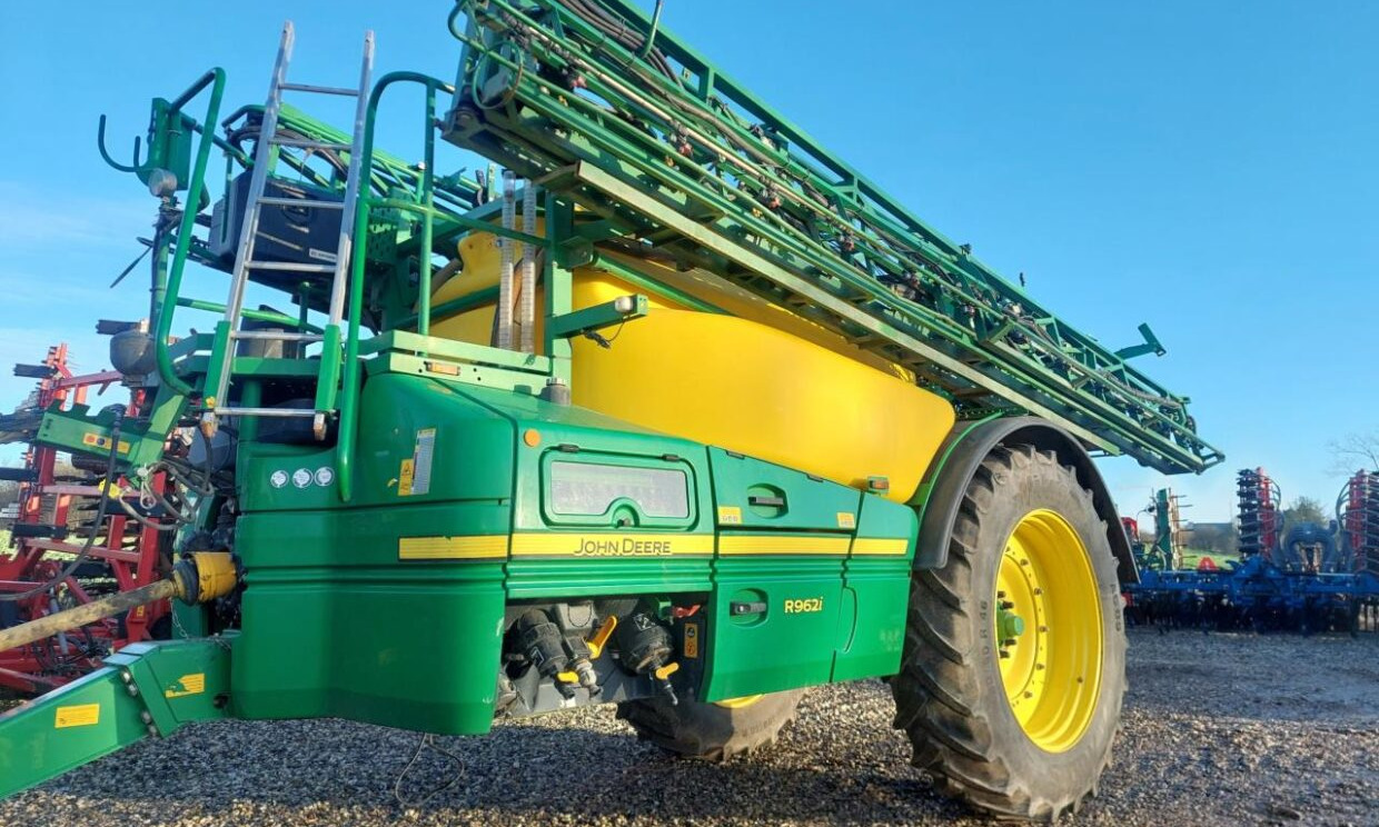 John Deere R962i - 36-24m - Máy xịt kéo: hình 1 John Deere R962i - 36-24m - Máy xịt kéo: hình 1