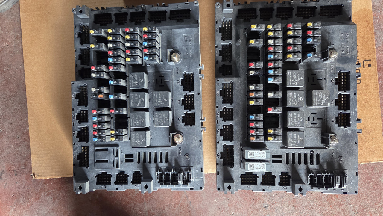 MERCEDES-BENZ Mercedes-Benz ACTROS ATEGO MP4 EURO 6 - Bảng điều khiển cho Xe tải: hình 1 MERCEDES-BENZ Mercedes-Benz ACTROS ATEGO MP4 EURO 6 - Bảng điều khiển cho Xe tải: hình 1