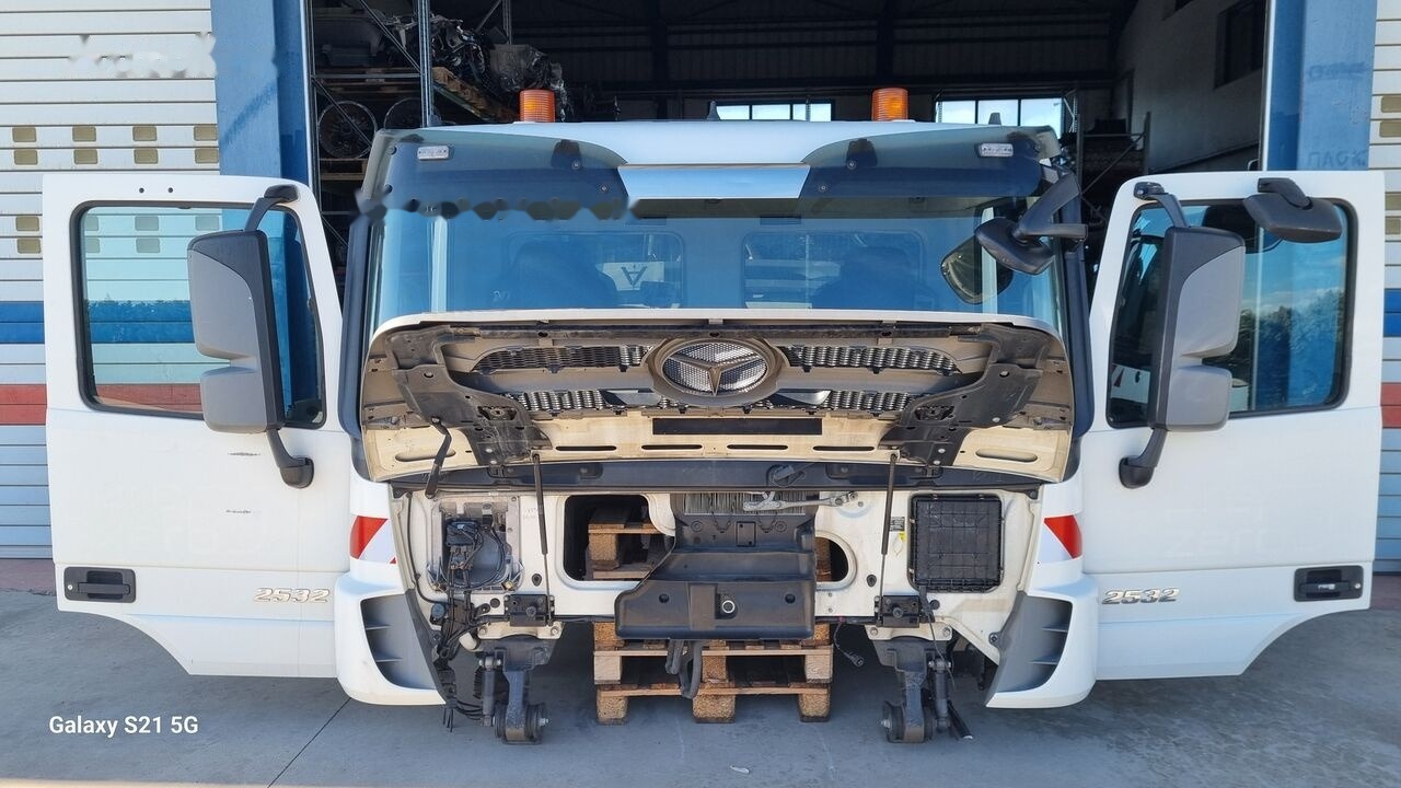 Mercedes-Benz CAB ACTROS SHORT EURO 5 A 9416002005 Mercedes-Benz MP3 ACTROS - Cabin cho Xe tải: hình 1 Mercedes-Benz CAB ACTROS SHORT EURO 5 A 9416002005 Mercedes-Benz MP3 ACTROS - Cabin cho Xe tải: hình 1