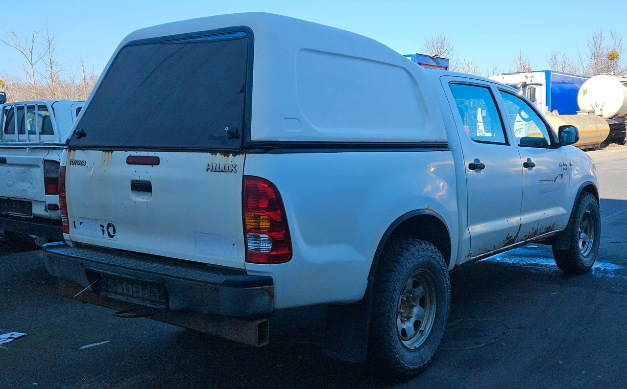 Toyota Hilux Double Cab 4x4 - SUV: hình 3 Toyota Hilux Double Cab 4x4 - SUV: hình 3