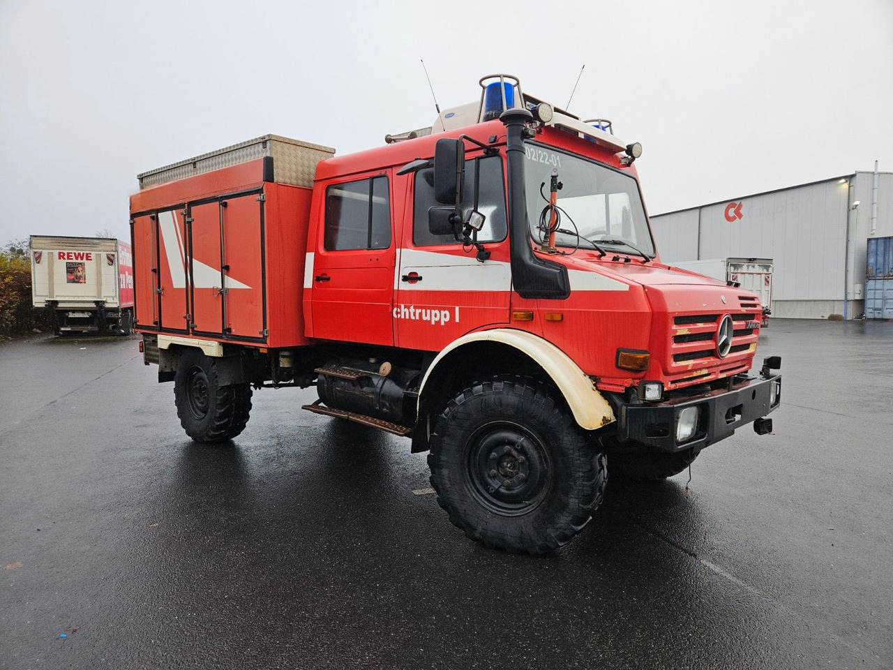 Unimog U4000 4x4 DOKA Feuerwehr Tanklöschfahrzeug TLF Unimog U4000 4x4 DOKA Feuerwehr Tanklöschfahrzeug TLF - Xe bồn: hình 2 Unimog U4000 4x4 DOKA Feuerwehr Tanklöschfahrzeug TLF Unimog U4000 4x4 DOKA Feuerwehr Tanklöschfahrzeug TLF - Xe bồn: hình 2