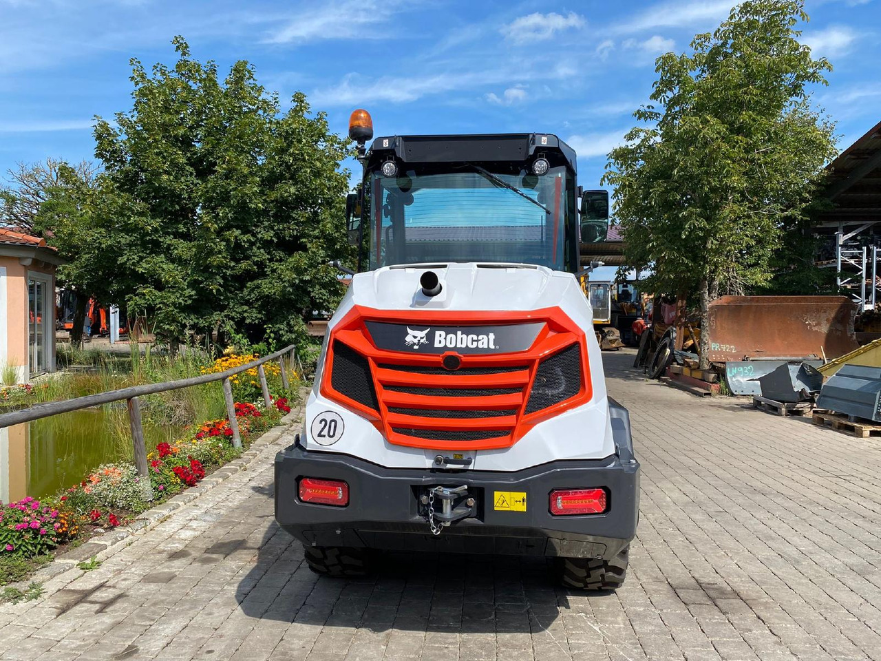 Bobcat L75 - Máy xúc lật bánh lốp: hình 3 Bobcat L75 - Máy xúc lật bánh lốp: hình 3
