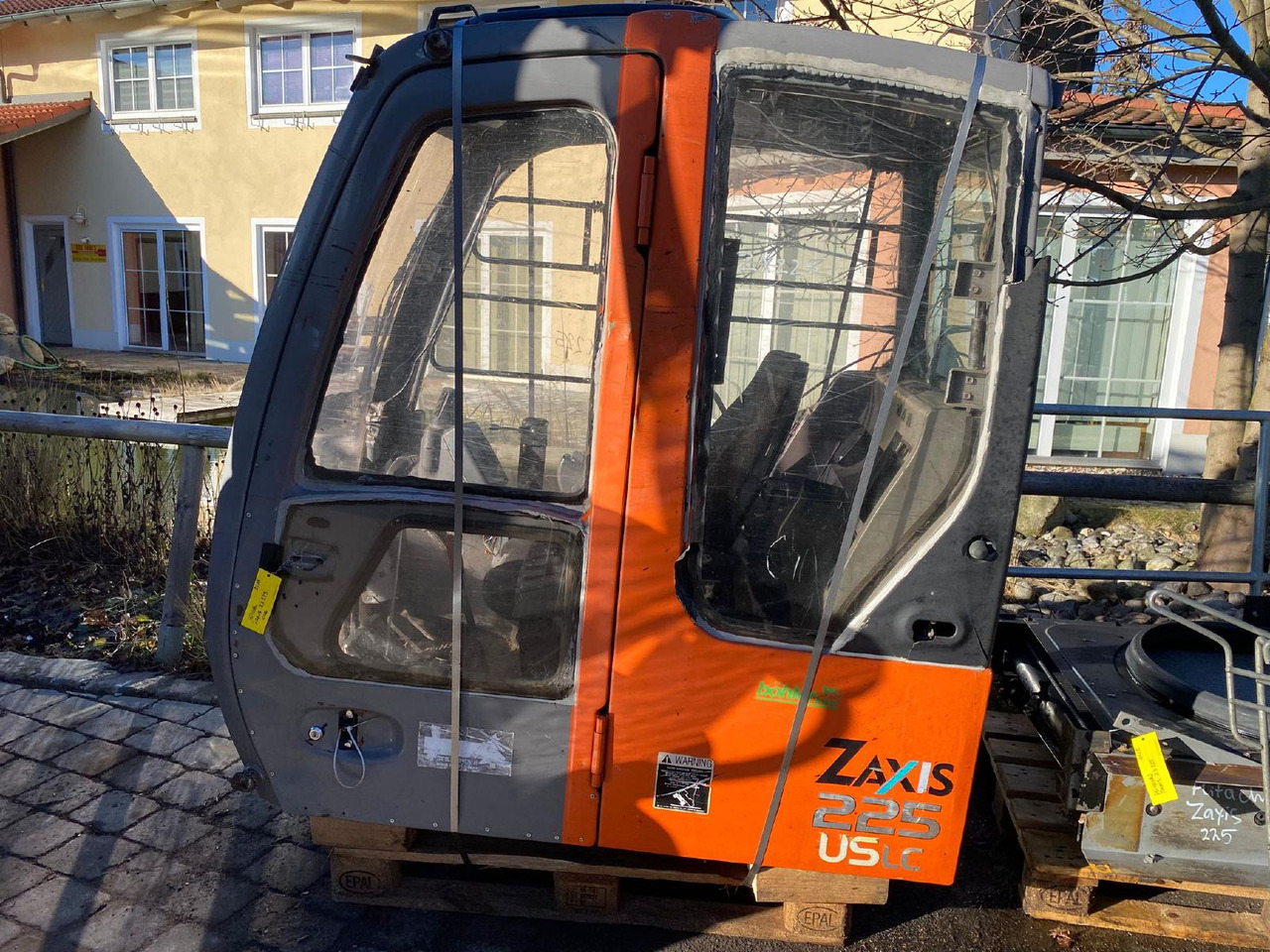 Hitachi ZX 225 - Cabin cho Máy móc xây dựng: hình 1 Hitachi ZX 225 - Cabin cho Máy móc xây dựng: hình 1