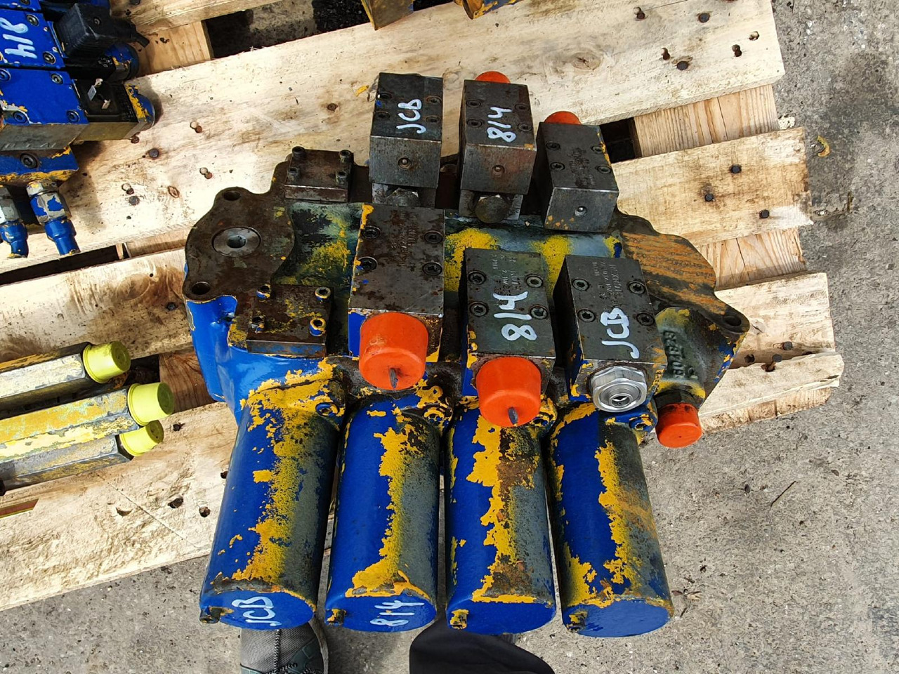 JCB 814 - Van thủy lực cho Máy móc xây dựng: hình 4 JCB 814 - Van thủy lực cho Máy móc xây dựng: hình 4