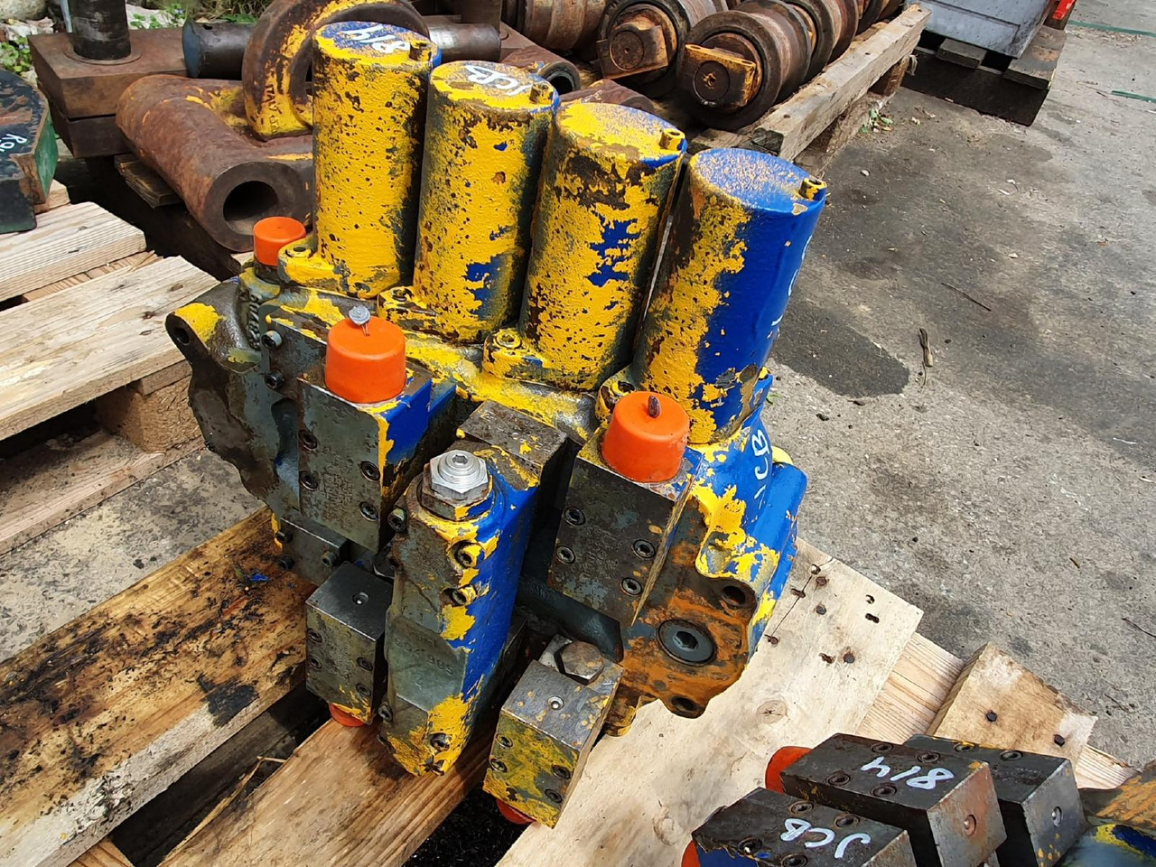 JCB 814 - Van thủy lực cho Máy móc xây dựng: hình 3 JCB 814 - Van thủy lực cho Máy móc xây dựng: hình 3