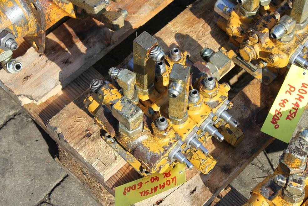 Komatsu PC 40 - Van thủy lực cho Máy móc xây dựng: hình 2 Komatsu PC 40 - Van thủy lực cho Máy móc xây dựng: hình 2