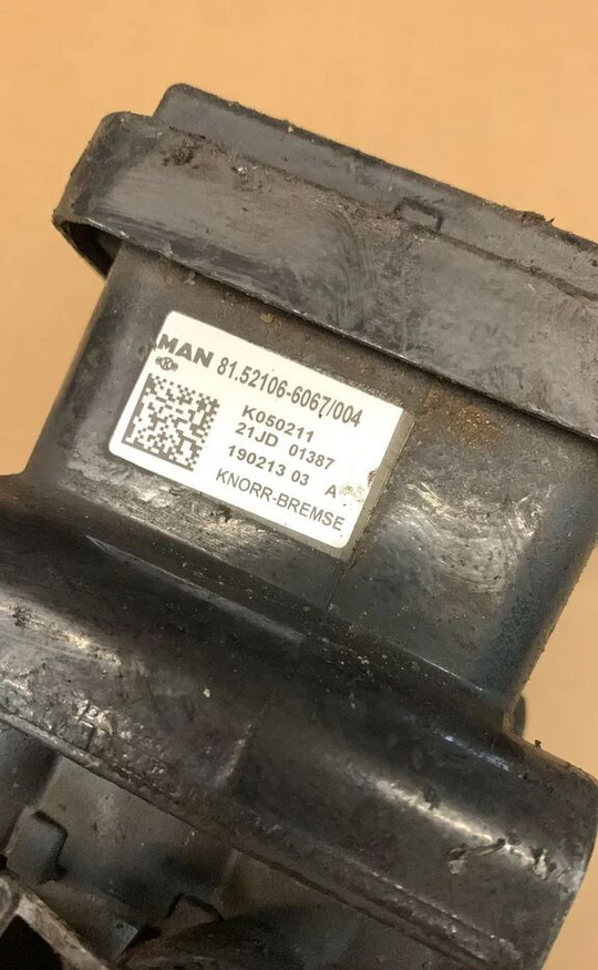 MODULATOR EBS MAN EURO 6 81.52106-6067; K050211 - Van phanh cho Xe tải: hình 2 MODULATOR EBS MAN EURO 6 81.52106-6067; K050211 - Van phanh cho Xe tải: hình 2