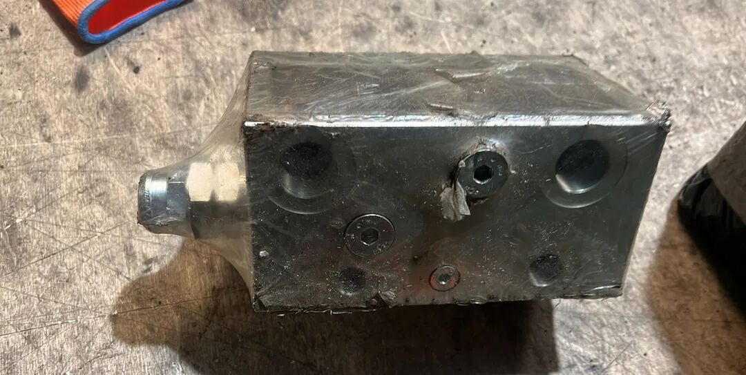 Rexroth Flow Divider R930062425 - Van phanh cho Xe tải: hình 2 Rexroth Flow Divider R930062425 - Van phanh cho Xe tải: hình 2