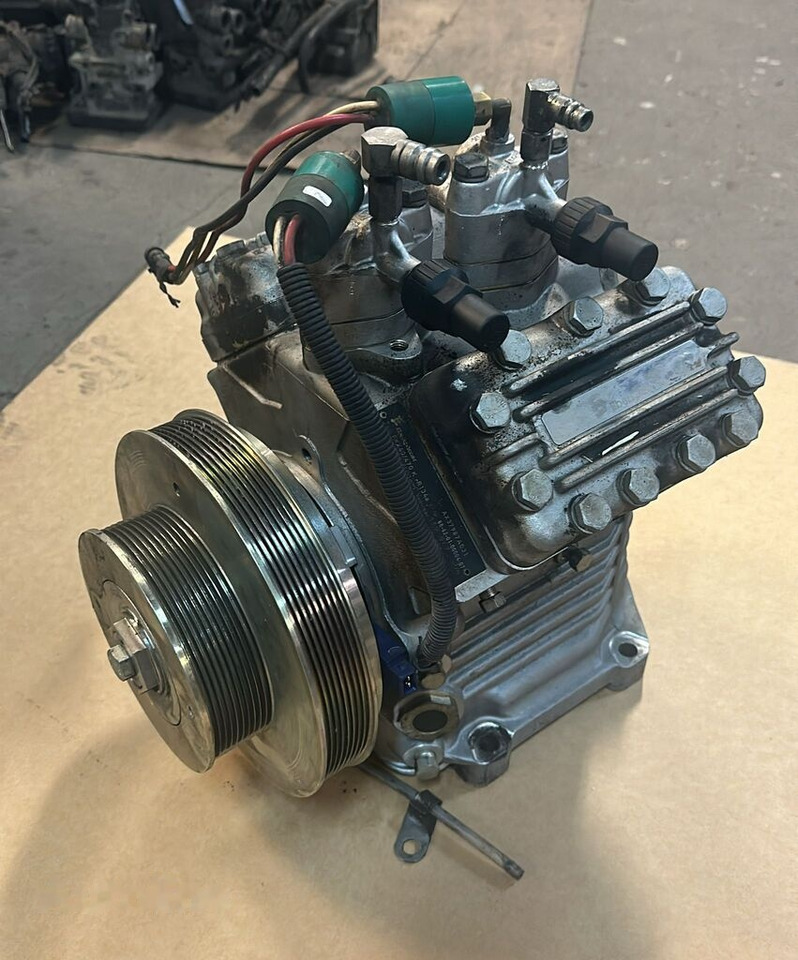 Sprężarka kompresor klimatyzacji Bock Eberspacher FKX40/470K 8862010000407 - Lốc điều hòa cho Xe tải: hình 1 Sprężarka kompresor klimatyzacji Bock Eberspacher FKX40/470K 8862010000407 - Lốc điều hòa cho Xe tải: hình 1