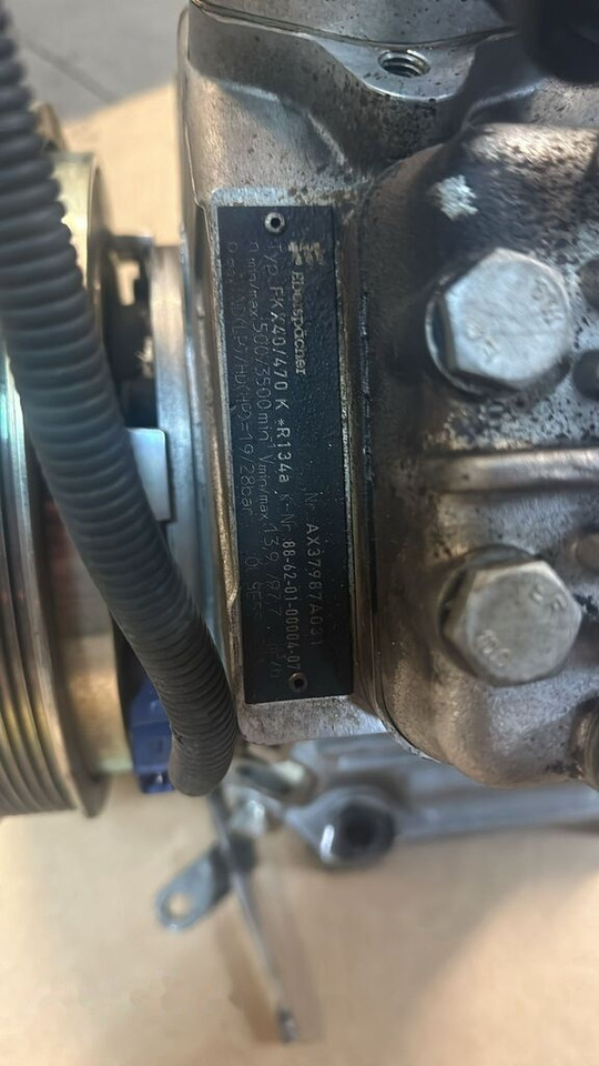 Sprężarka kompresor klimatyzacji Bock Eberspacher FKX40/470K 8862010000407 - Lốc điều hòa cho Xe tải: hình 4 Sprężarka kompresor klimatyzacji Bock Eberspacher FKX40/470K 8862010000407 - Lốc điều hòa cho Xe tải: hình 4