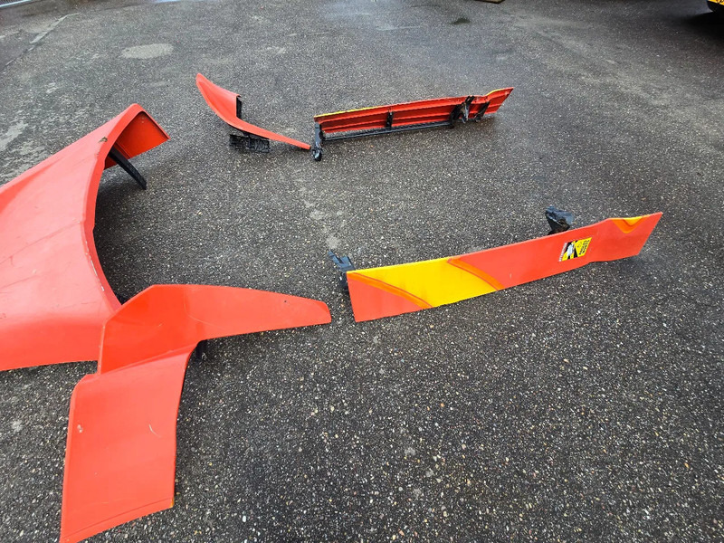 MAN TGX Spoiler - Khí động học/ Spoiler cho Xe tải: hình 1 MAN TGX Spoiler - Khí động học/ Spoiler cho Xe tải: hình 1