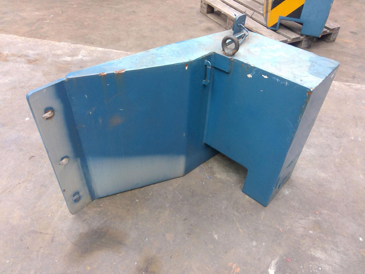FAUN ATF 40G-2 counterweight 0,7 ton left side - Đối trọng cho Cẩu bánh lốp: hình 3 FAUN ATF 40G-2 counterweight 0,7 ton left side - Đối trọng cho Cẩu bánh lốp: hình 3