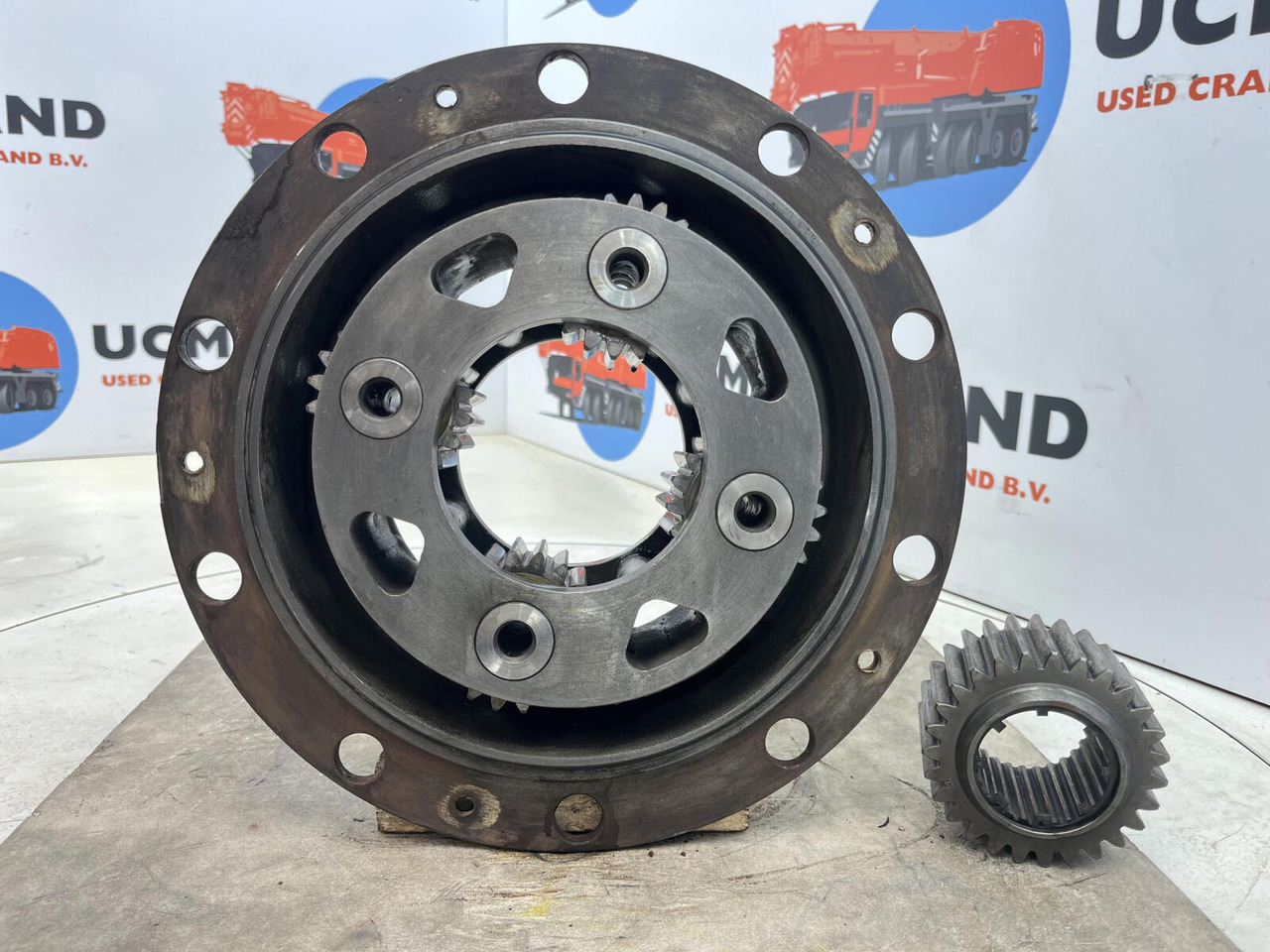 FAUN HK 40 planetary gear 27-18-65-24-4pl-H64-24 - Mô tơ di chuyển cho Cẩu bánh lốp: hình 4 FAUN HK 40 planetary gear 27-18-65-24-4pl-H64-24 - Mô tơ di chuyển cho Cẩu bánh lốp: hình 4