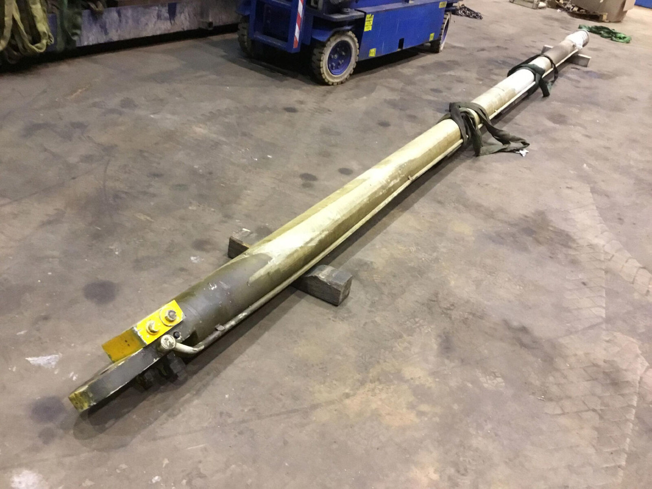 FAUN RTF 30 telescopic cylinder double - Xi lanh thủy lực cho Cẩu bánh lốp: hình 4 FAUN RTF 30 telescopic cylinder double - Xi lanh thủy lực cho Cẩu bánh lốp: hình 4