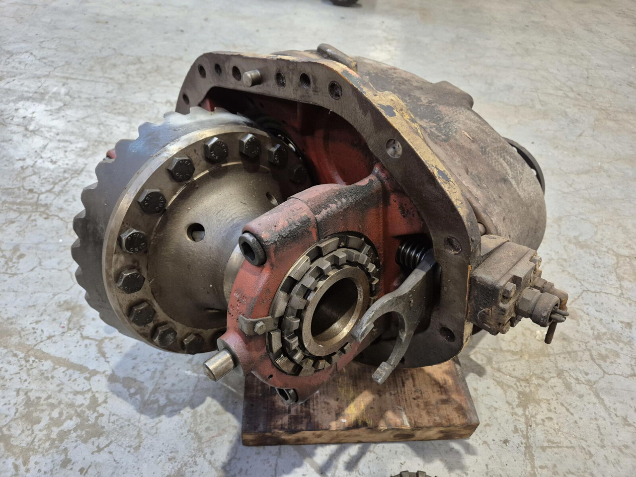 FAUN RTF 60 mid differential 12 x 27 - Bộ vi sai cho Cẩu bánh lốp: hình 1 FAUN RTF 60 mid differential 12 x 27 - Bộ vi sai cho Cẩu bánh lốp: hình 1