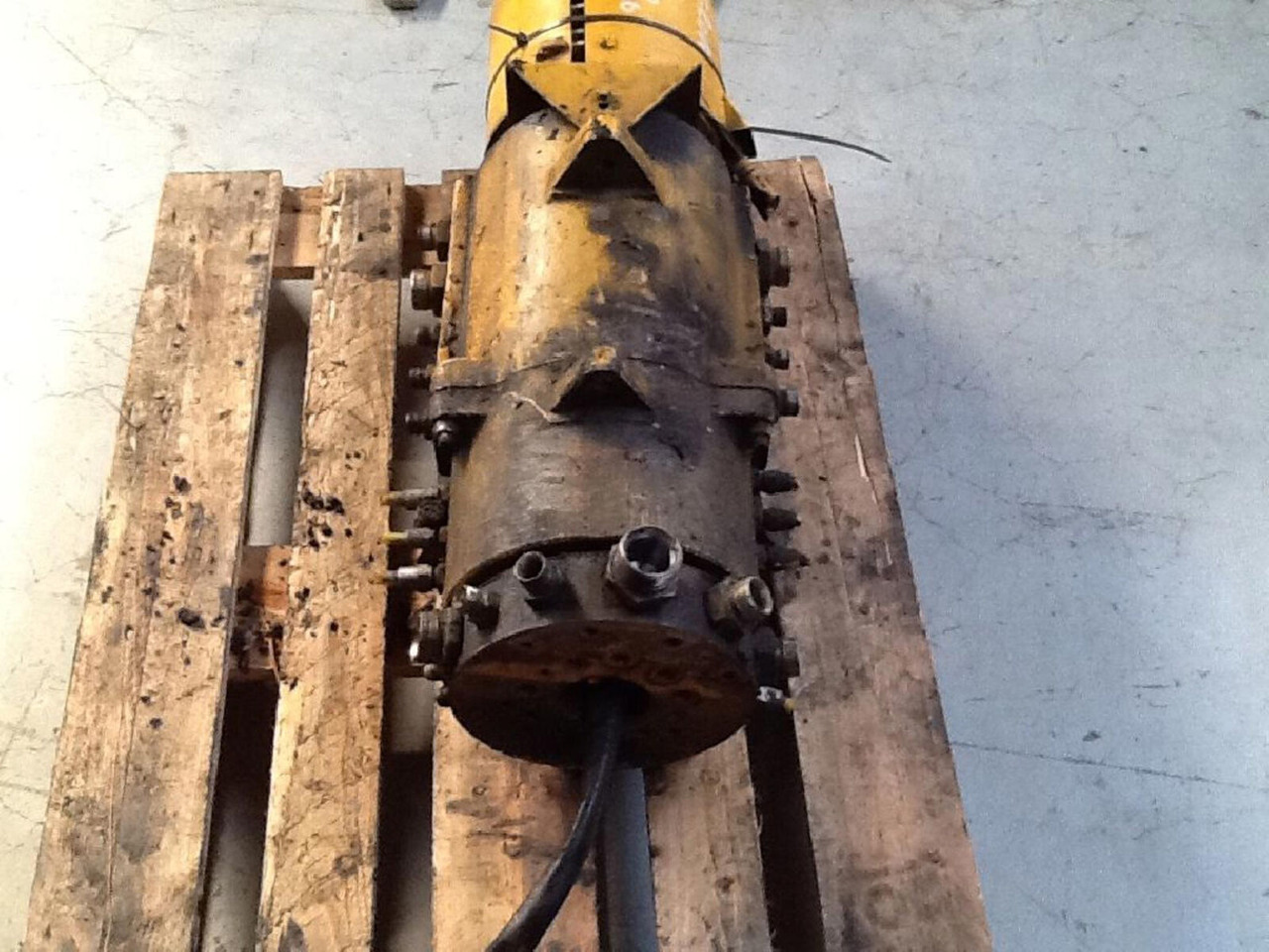 Grove AT 880 hydraulic and electric swivel - Thủy lực cho Cẩu bánh lốp: hình 2 Grove AT 880 hydraulic and electric swivel - Thủy lực cho Cẩu bánh lốp: hình 2