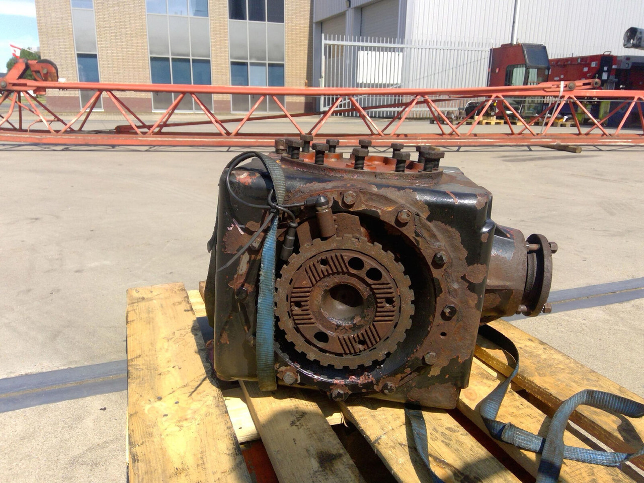 Grove GMK 3055 diff box axle 1 - Bộ vi sai cho Cẩu bánh lốp: hình 4 Grove GMK 3055 diff box axle 1 - Bộ vi sai cho Cẩu bánh lốp: hình 4