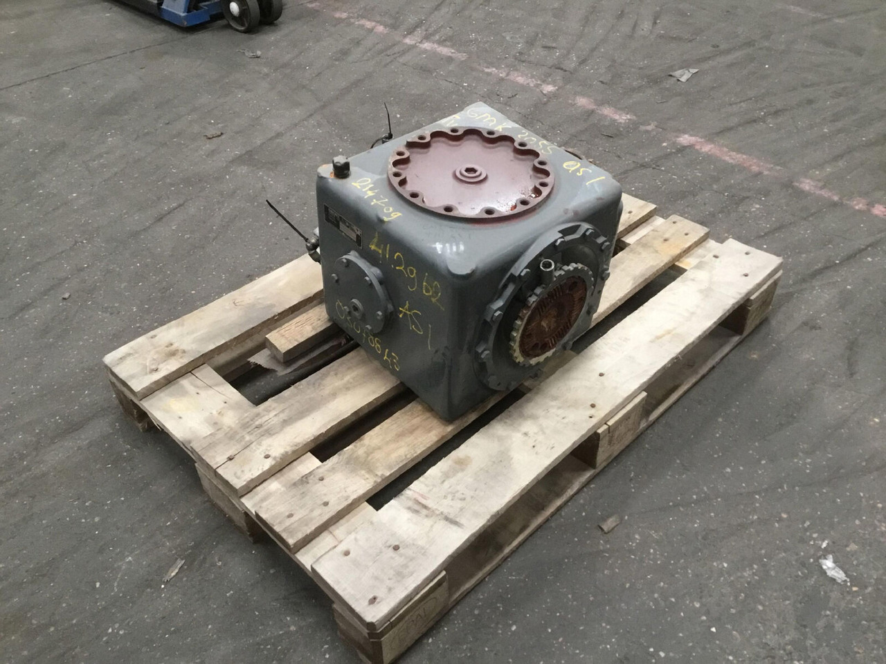 Grove GMK 3055 diff box axle nr 1 - Bộ vi sai cho Cẩu bánh lốp: hình 4 Grove GMK 3055 diff box axle nr 1 - Bộ vi sai cho Cẩu bánh lốp: hình 4