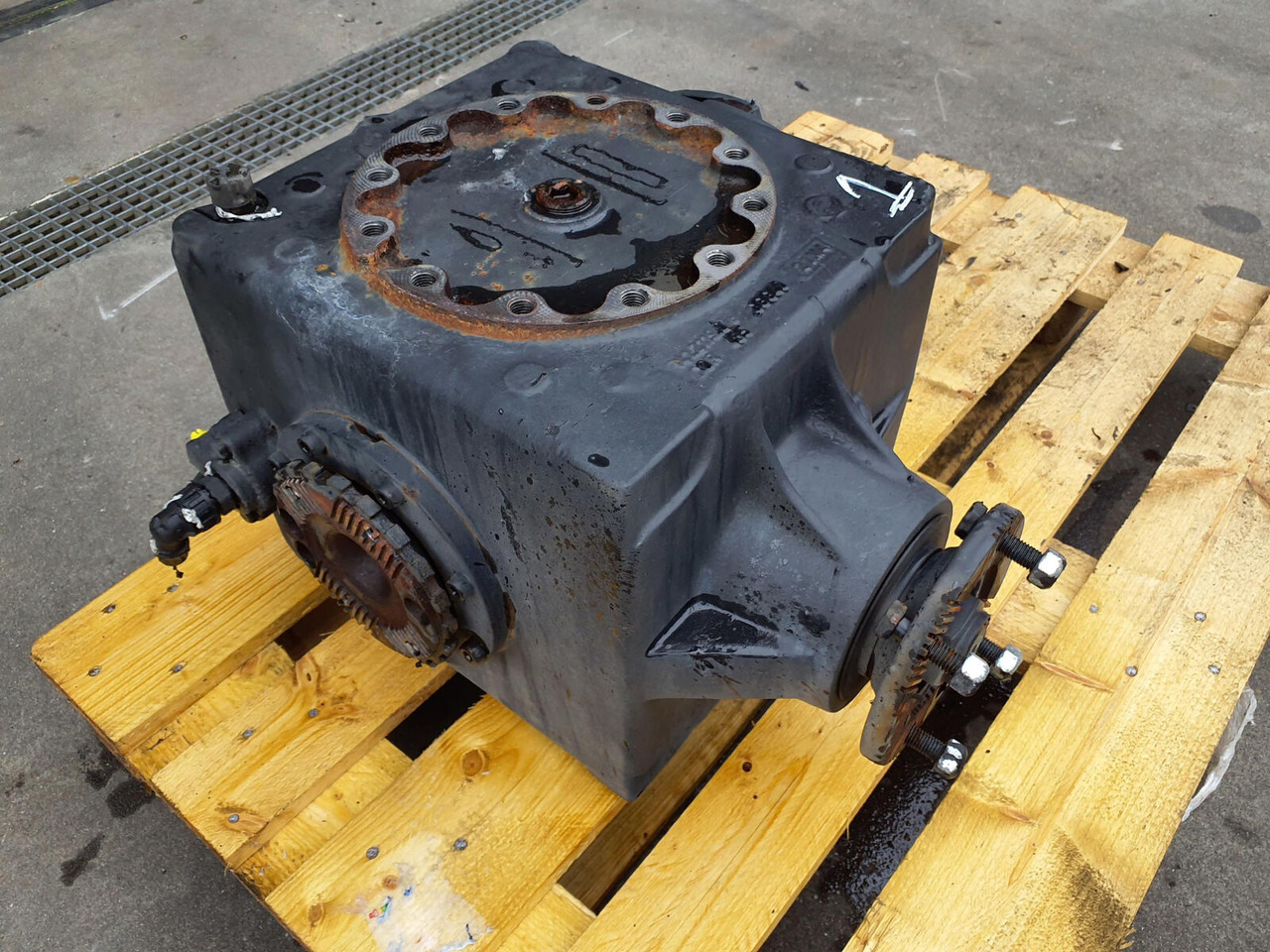 Grove GMK 6400 diff box axle 1 - Bộ vi sai cho Cẩu bánh lốp: hình 2 Grove GMK 6400 diff box axle 1 - Bộ vi sai cho Cẩu bánh lốp: hình 2