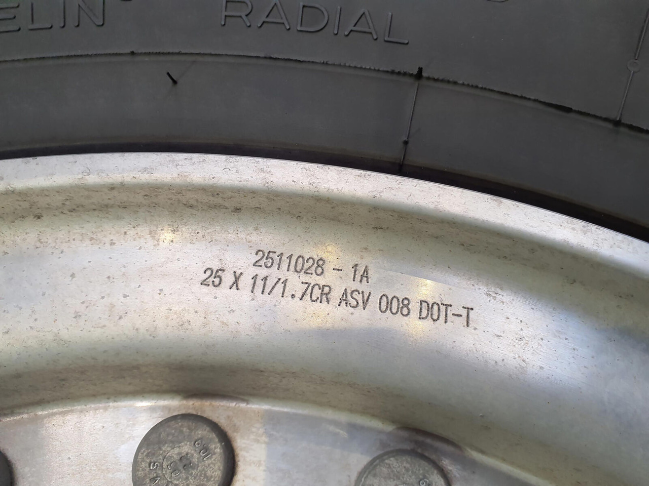 Grove Wheel 445/95R25 12 9 2p alu - Bánh xe cho Cần cẩu: hình 5 Grove Wheel 445/95R25 12 9 2p alu - Bánh xe cho Cần cẩu: hình 5