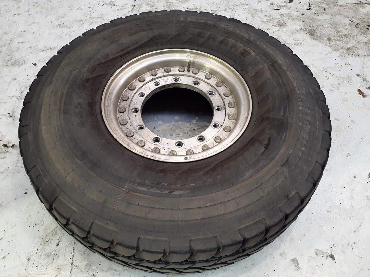 Grove Wheel 445/95R25 12 9 2p alu - Bánh xe cho Cần cẩu: hình 3 Grove Wheel 445/95R25 12 9 2p alu - Bánh xe cho Cần cẩu: hình 3