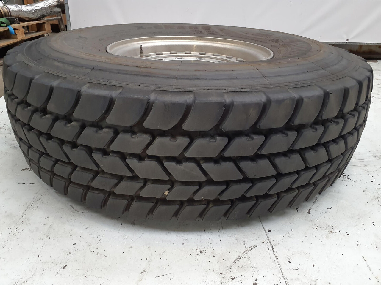 Grove Wheel 445/95R25 12 9 2p alu - Bánh xe cho Cần cẩu: hình 3 Grove Wheel 445/95R25 12 9 2p alu - Bánh xe cho Cần cẩu: hình 3