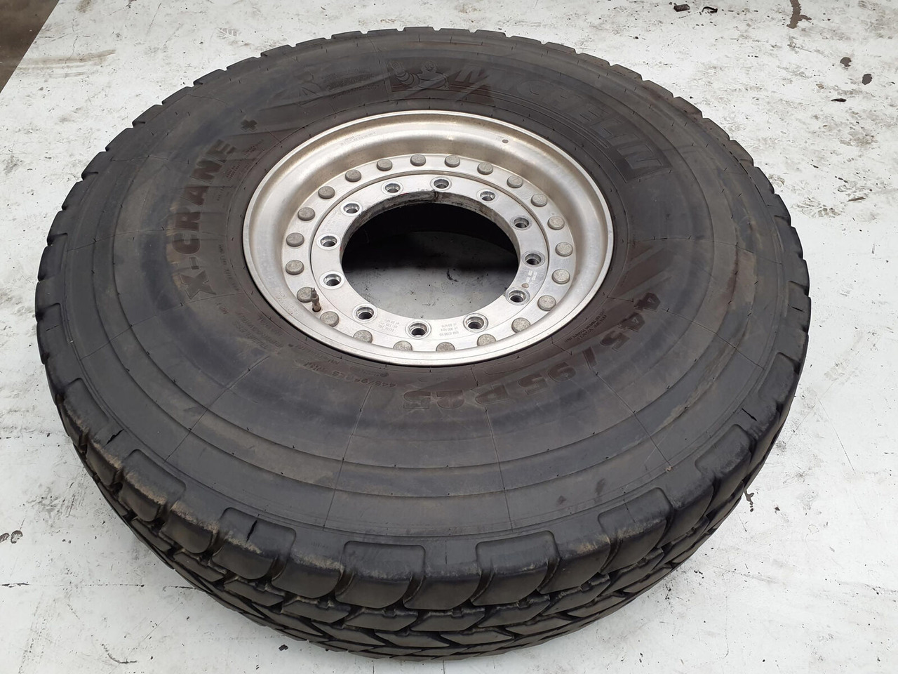 Grove Wheel 445/95R25 12 9 2p alu - Bánh xe cho Cần cẩu: hình 2 Grove Wheel 445/95R25 12 9 2p alu - Bánh xe cho Cần cẩu: hình 2