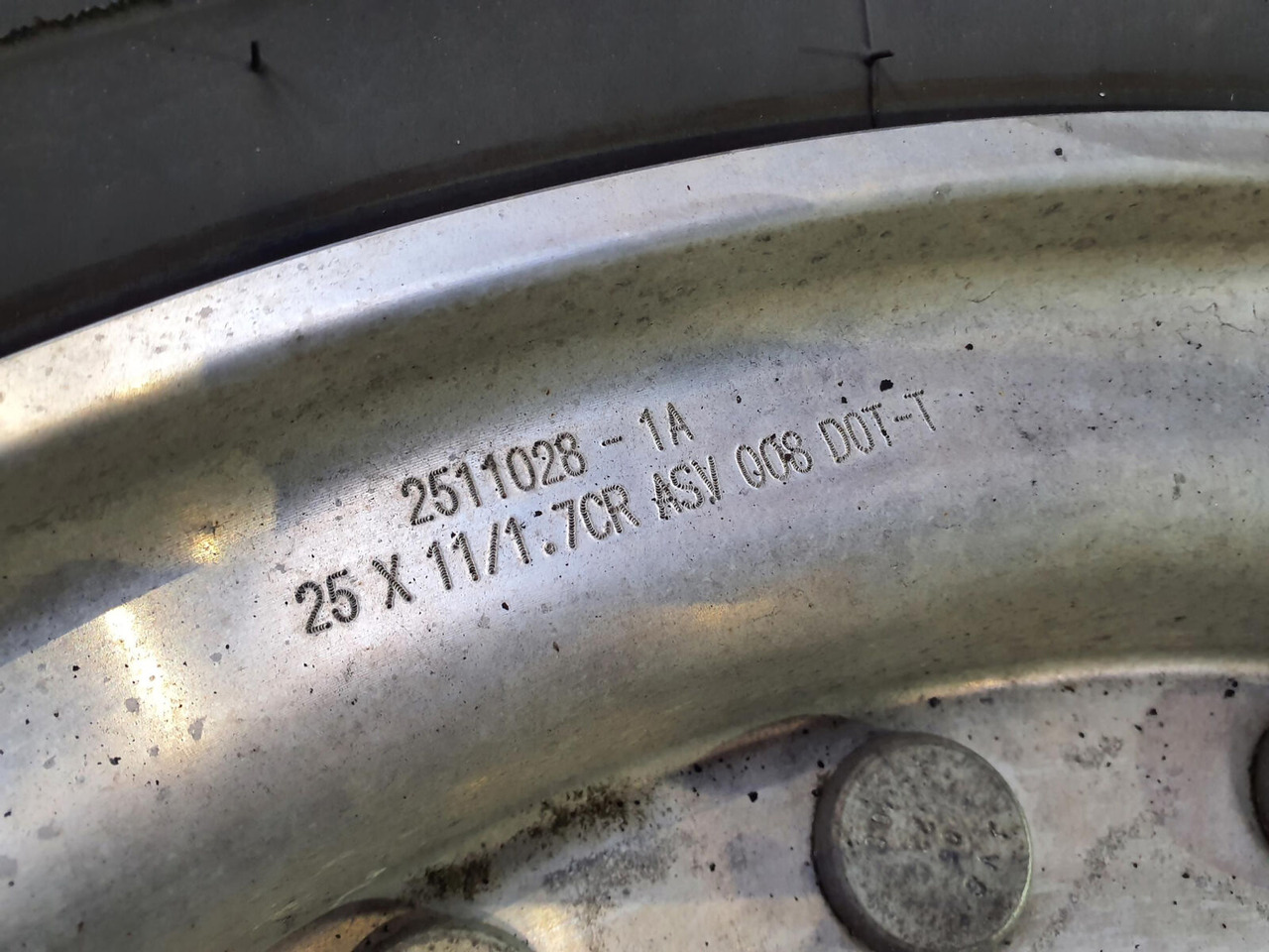 Grove Wheel 445/95R25 12 9 2p alu - Bánh xe cho Cần cẩu: hình 5 Grove Wheel 445/95R25 12 9 2p alu - Bánh xe cho Cần cẩu: hình 5
