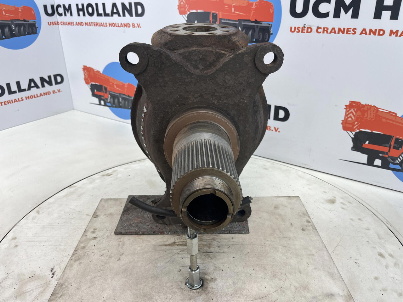 Krupp 70 GMT Steering knuckle axle 2 - Ngõng moay ơ cho Cẩu bánh lốp: hình 2 Krupp 70 GMT Steering knuckle axle 2 - Ngõng moay ơ cho Cẩu bánh lốp: hình 2