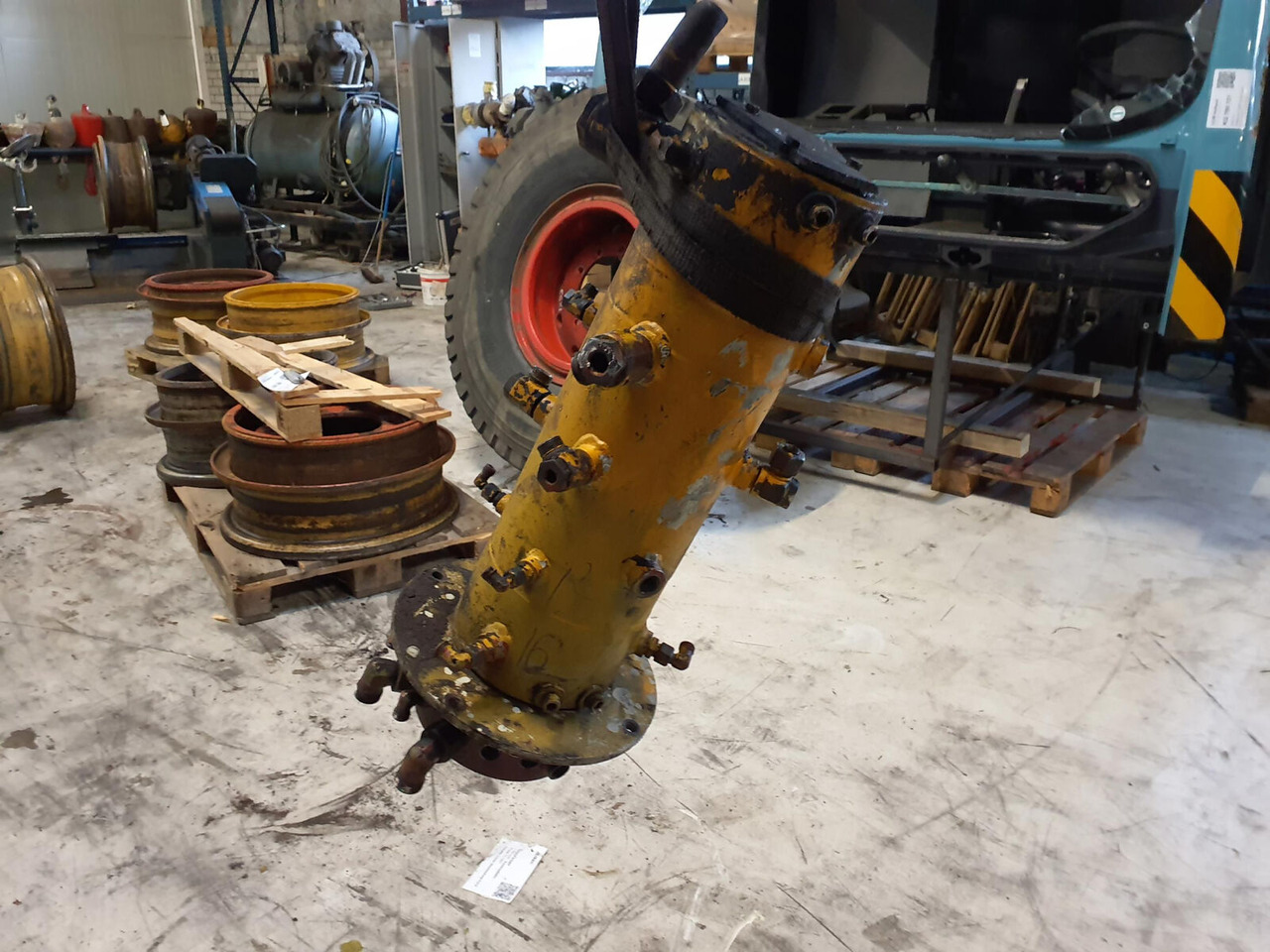 Krupp 70 GMT hydraulic swivel - Thủy lực cho Cẩu bánh lốp: hình 4 Krupp 70 GMT hydraulic swivel - Thủy lực cho Cẩu bánh lốp: hình 4