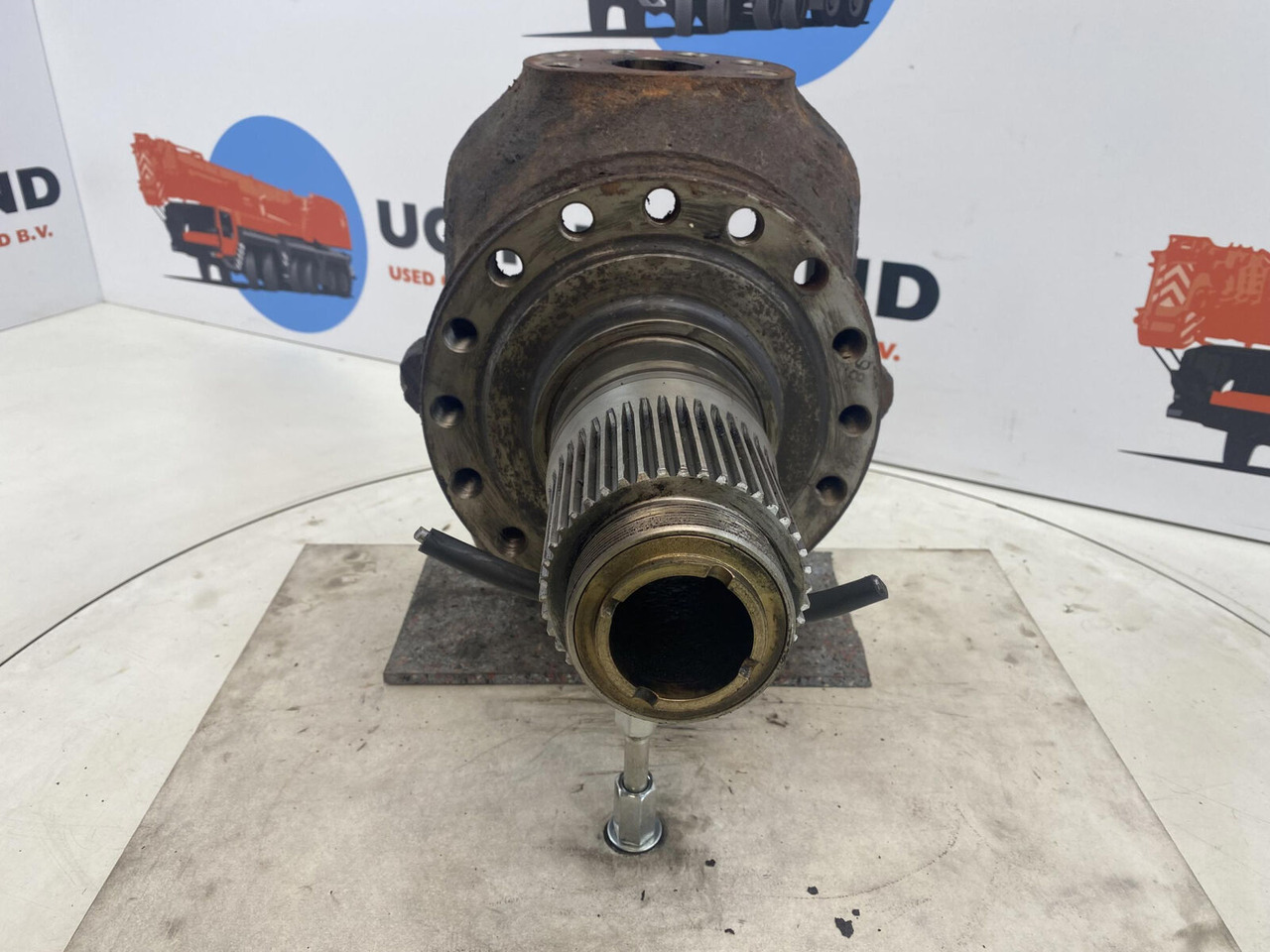 Liebherr LTM 1025 Steering knuckle 16 holes axle 1 - Ngõng moay ơ cho Cẩu bánh lốp: hình 2 Liebherr LTM 1025 Steering knuckle 16 holes axle 1 - Ngõng moay ơ cho Cẩu bánh lốp: hình 2