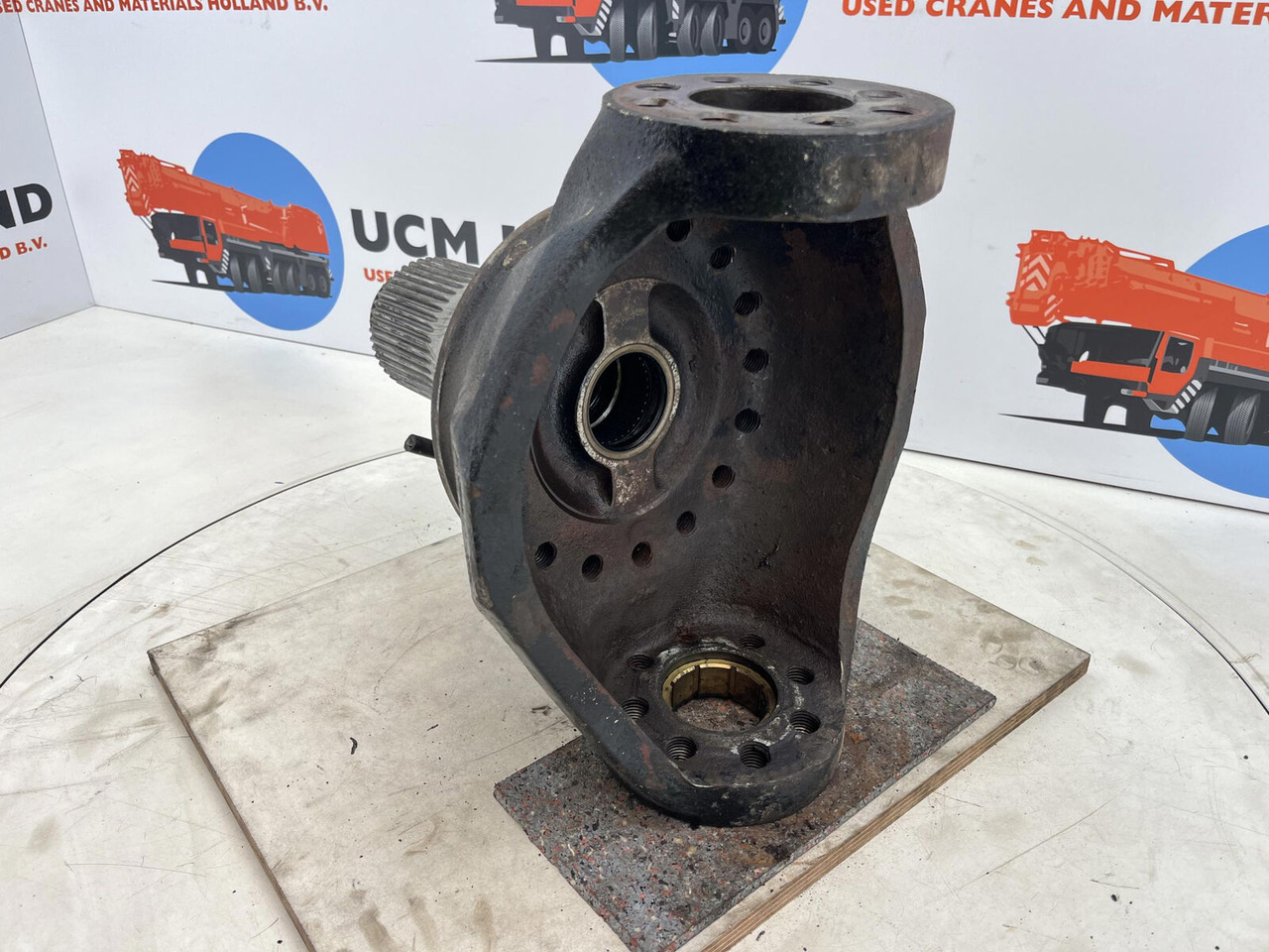 Liebherr LTM 1035 Steering knuckle 16 holes axle 1 - Ngõng moay ơ cho Cẩu bánh lốp: hình 4 Liebherr LTM 1035 Steering knuckle 16 holes axle 1 - Ngõng moay ơ cho Cẩu bánh lốp: hình 4