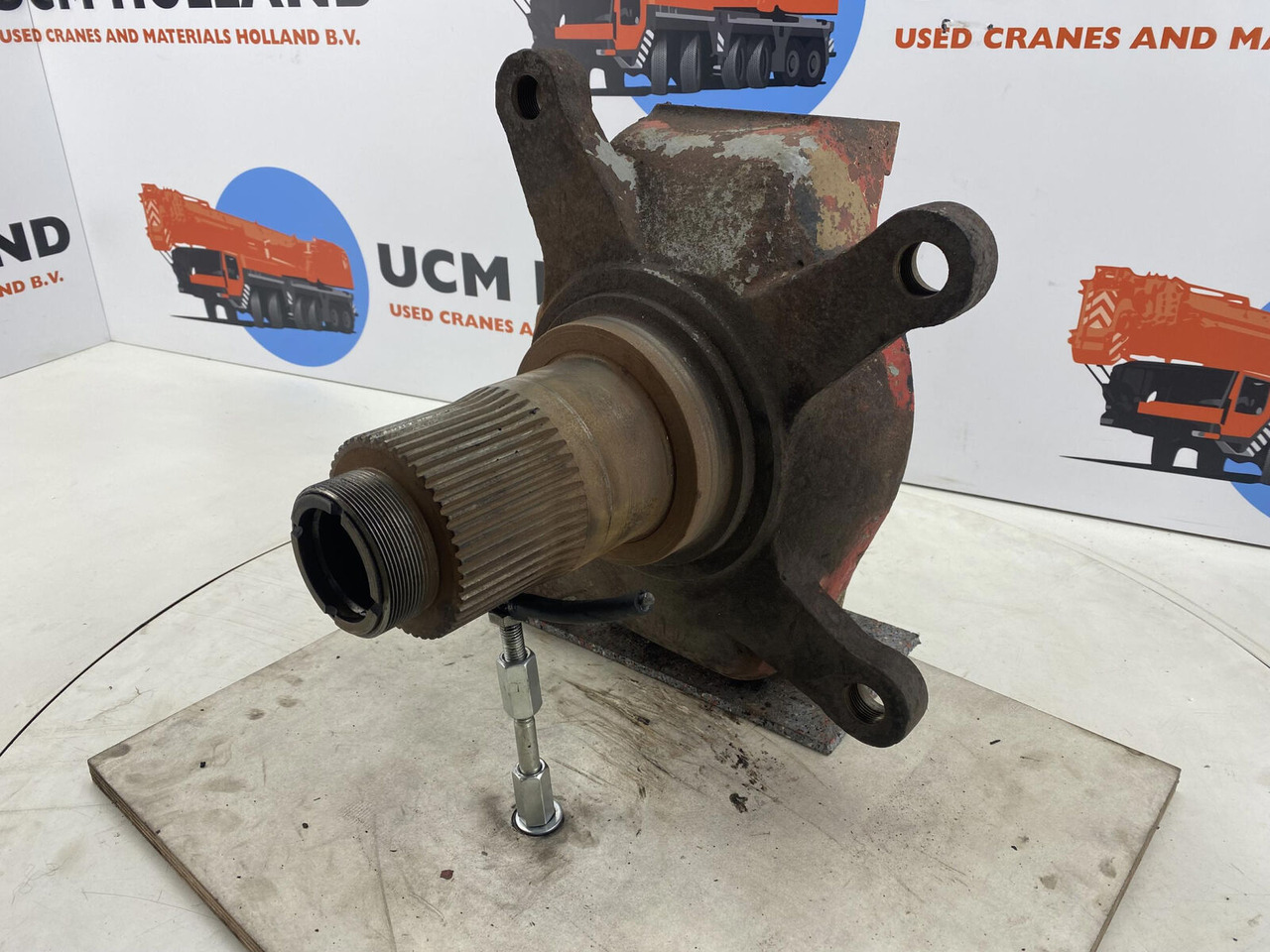 Liebherr LTM 1060 Steering knuckle axle 1 and 2 - Ngõng moay ơ cho Cẩu bánh lốp: hình 1 Liebherr LTM 1060 Steering knuckle axle 1 and 2 - Ngõng moay ơ cho Cẩu bánh lốp: hình 1