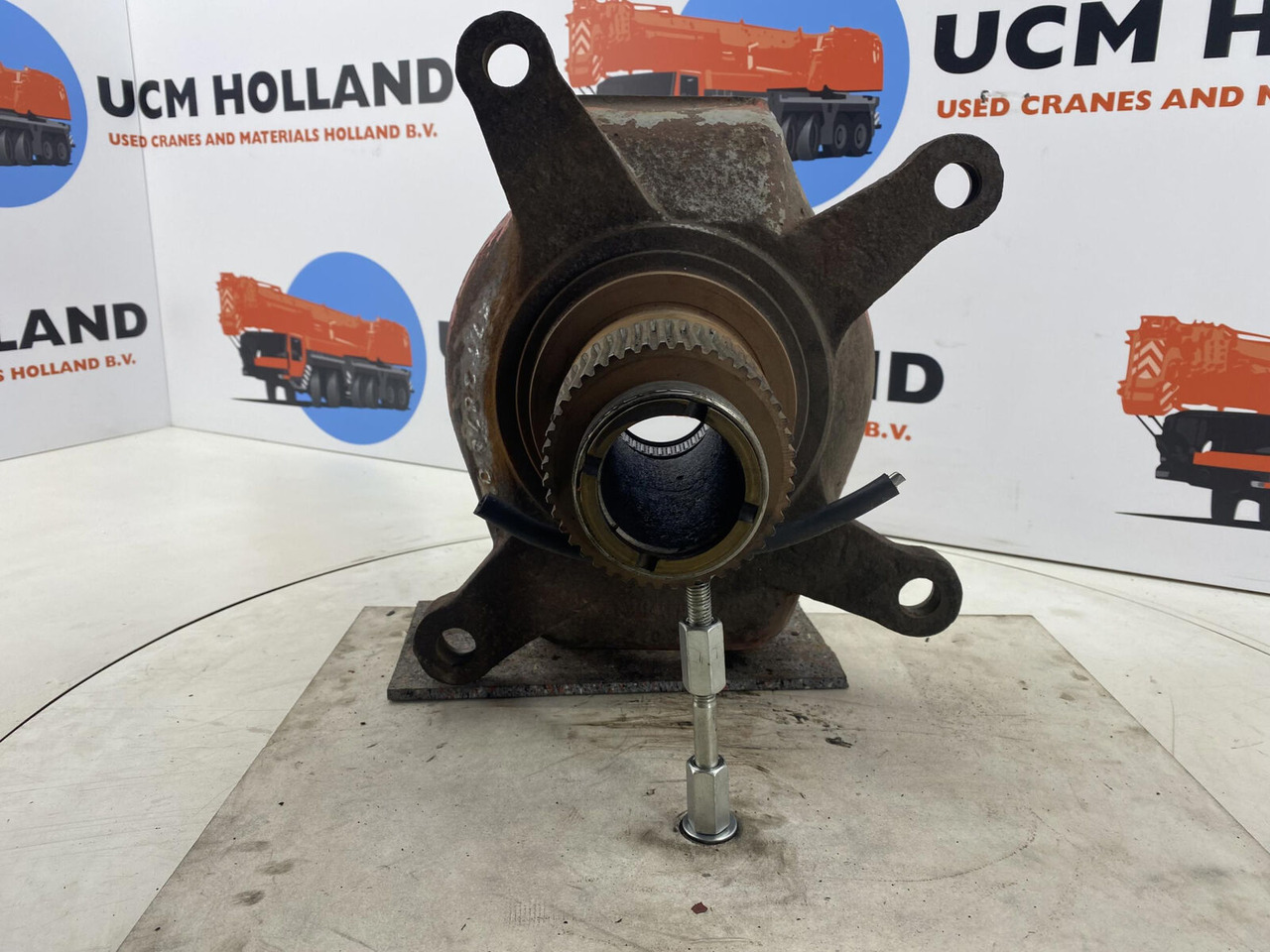 Liebherr LTM 1060 Steering knuckle axle 1 and 2 - Ngõng moay ơ cho Cẩu bánh lốp: hình 2 Liebherr LTM 1060 Steering knuckle axle 1 and 2 - Ngõng moay ơ cho Cẩu bánh lốp: hình 2