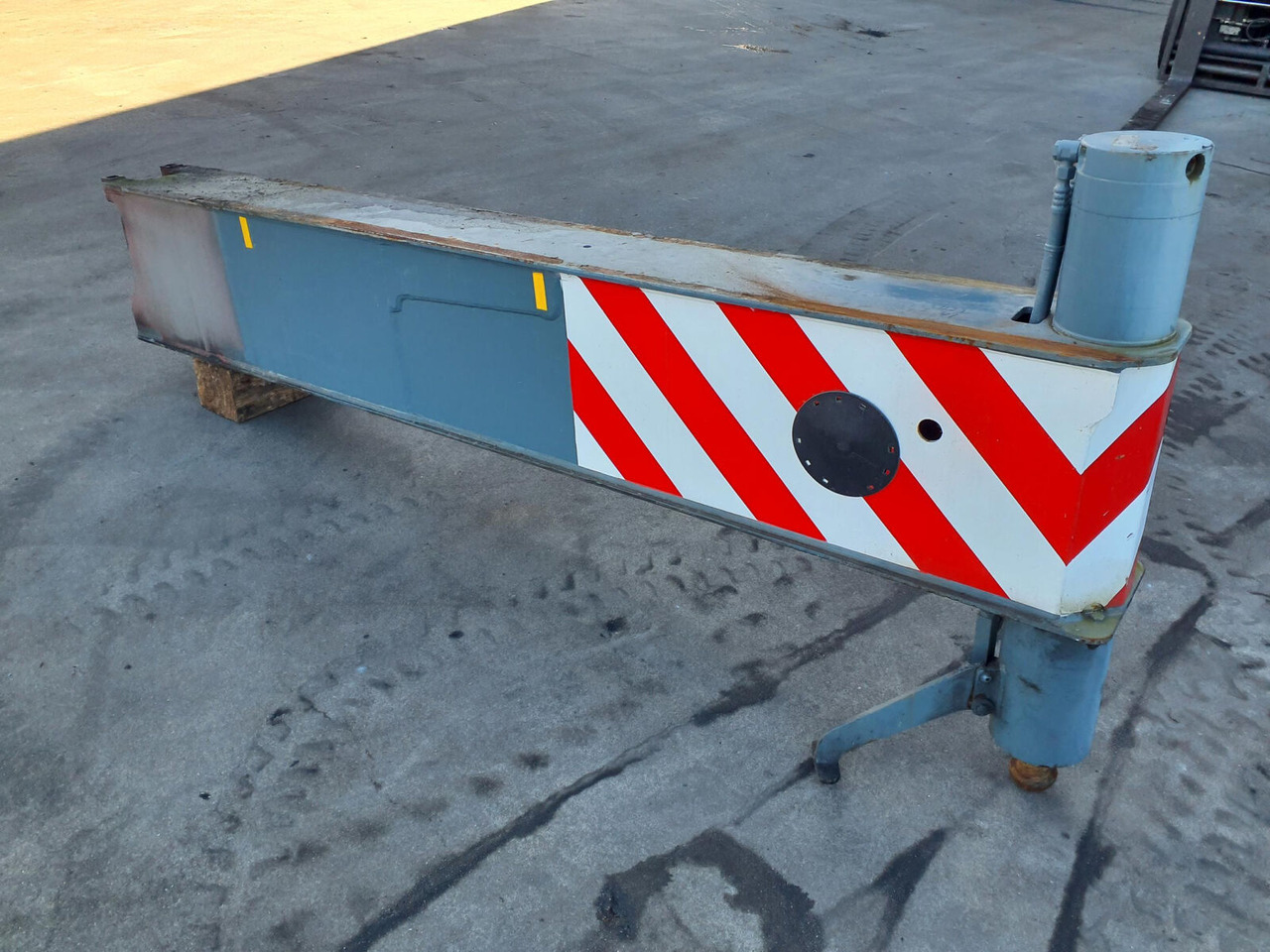 Liebherr LTM 1070-4.1 outrigger beam complete rear - Hệ thống treo cho Cẩu bánh lốp: hình 1 Liebherr LTM 1070-4.1 outrigger beam complete rear - Hệ thống treo cho Cẩu bánh lốp: hình 1