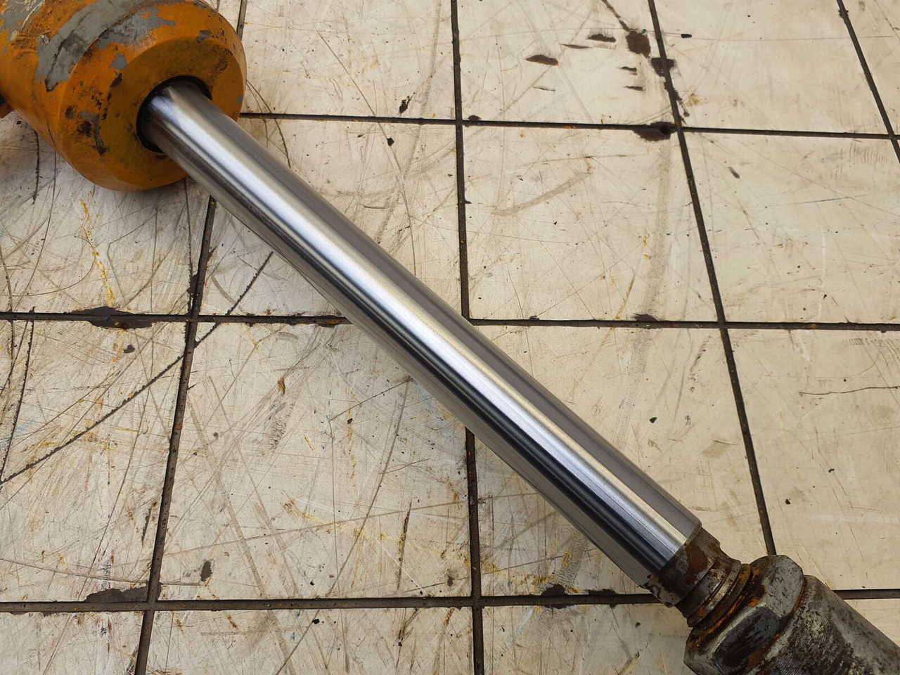 Liebherr LTM 1080-1 cabin tilt cylinder - Xi lanh thủy lực cho Cẩu bánh lốp: hình 3 Liebherr LTM 1080-1 cabin tilt cylinder - Xi lanh thủy lực cho Cẩu bánh lốp: hình 3