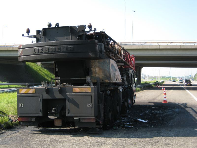 Liebherr LTM 1080/1m - Cẩu bánh lốp: hình 2 Liebherr LTM 1080/1m - Cẩu bánh lốp: hình 2