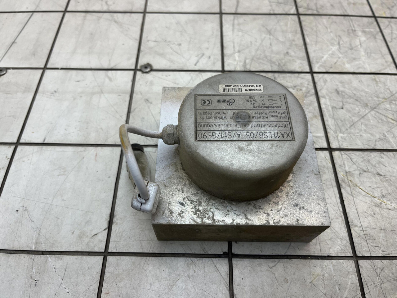 Liebherr LTM 1400-7.1 angle transmitter - Bộ cảm biến cho Cẩu bánh lốp: hình 3 Liebherr LTM 1400-7.1 angle transmitter - Bộ cảm biến cho Cẩu bánh lốp: hình 3