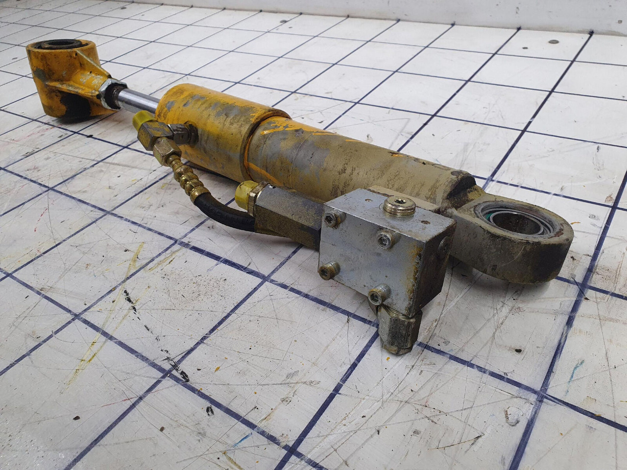 Liebherr LTM 1400-7.1 cabin tilt cylinder - Xi lanh thủy lực cho Cẩu bánh lốp: hình 3 Liebherr LTM 1400-7.1 cabin tilt cylinder - Xi lanh thủy lực cho Cẩu bánh lốp: hình 3