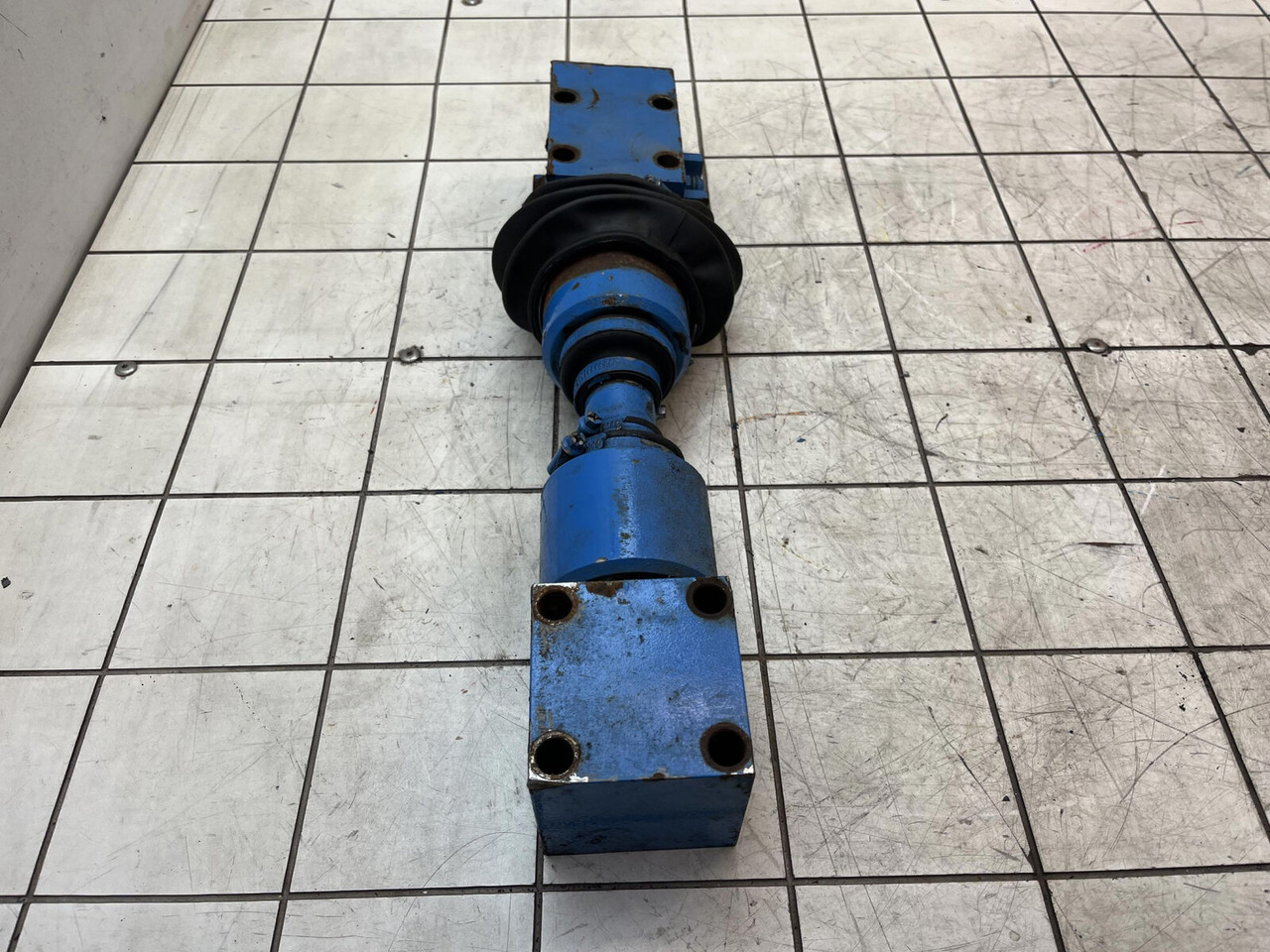 Liebherr LTM 1400-7.1 cylinder connection - Xi lanh thủy lực cho Cẩu bánh lốp: hình 2 Liebherr LTM 1400-7.1 cylinder connection - Xi lanh thủy lực cho Cẩu bánh lốp: hình 2