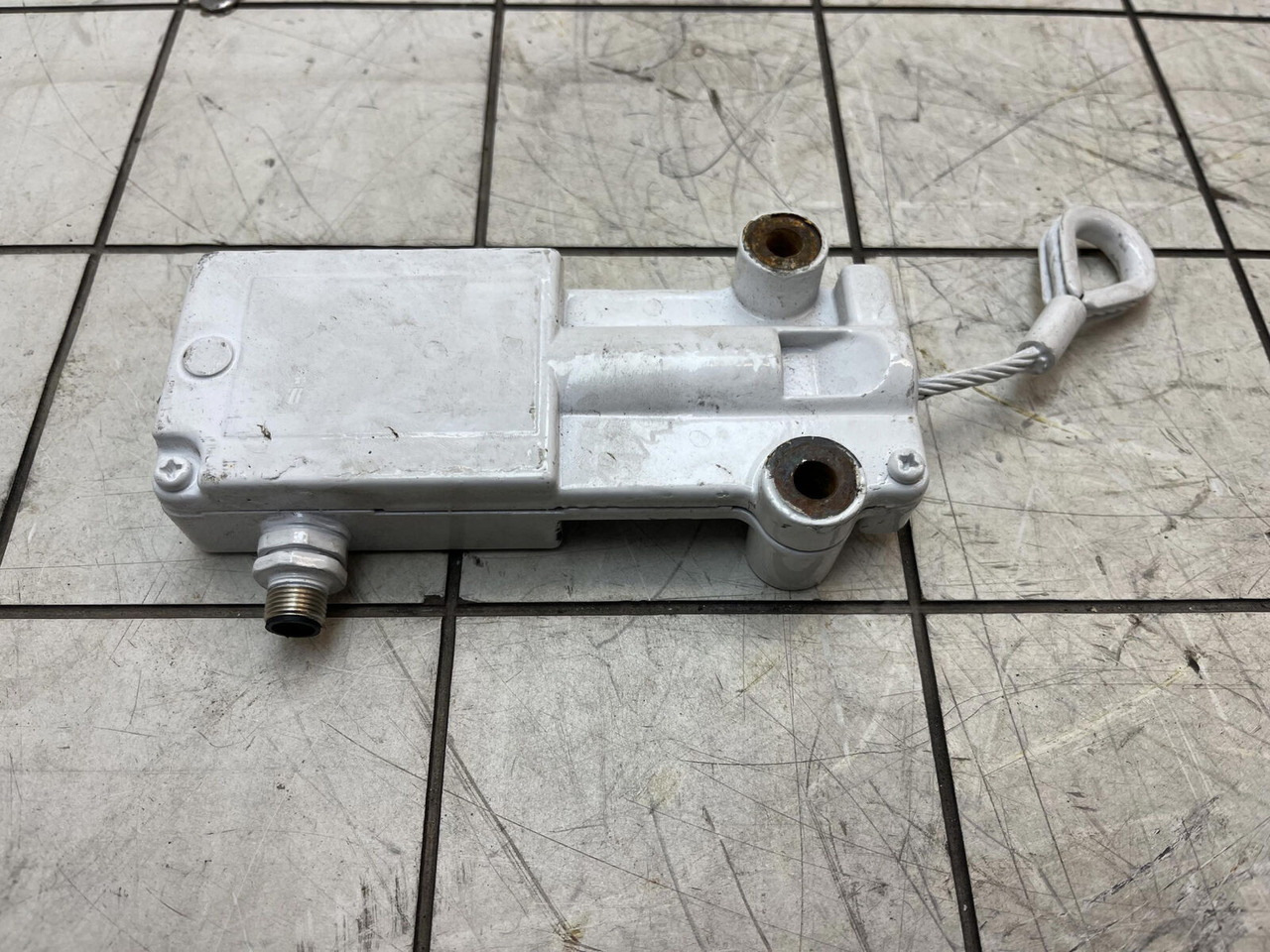 Liebherr LTM 1400-7.1 hoist limit switch - Linh kiện điện cho Cần cẩu: hình 1 Liebherr LTM 1400-7.1 hoist limit switch - Linh kiện điện cho Cần cẩu: hình 1