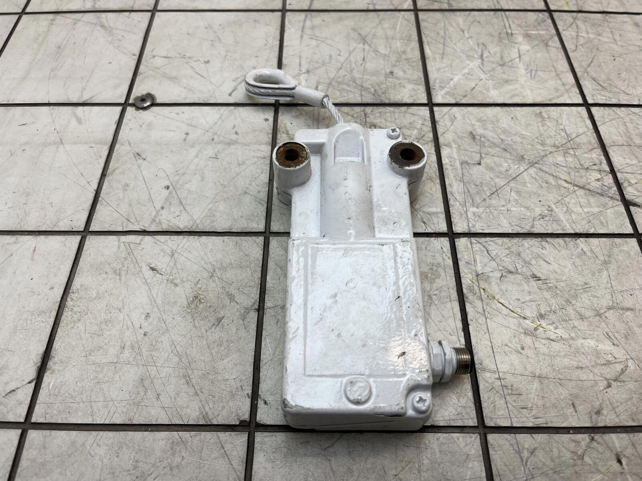 Liebherr LTM 1400-7.1 hoist limit switch - Linh kiện điện cho Cần cẩu: hình 2 Liebherr LTM 1400-7.1 hoist limit switch - Linh kiện điện cho Cần cẩu: hình 2