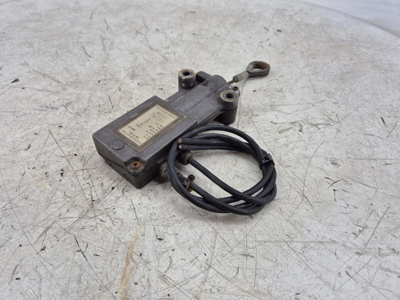 Liebherr TM 1060-2 Hoist limit switch - Linh kiện điện cho Cần cẩu: hình 3 Liebherr TM 1060-2 Hoist limit switch - Linh kiện điện cho Cần cẩu: hình 3