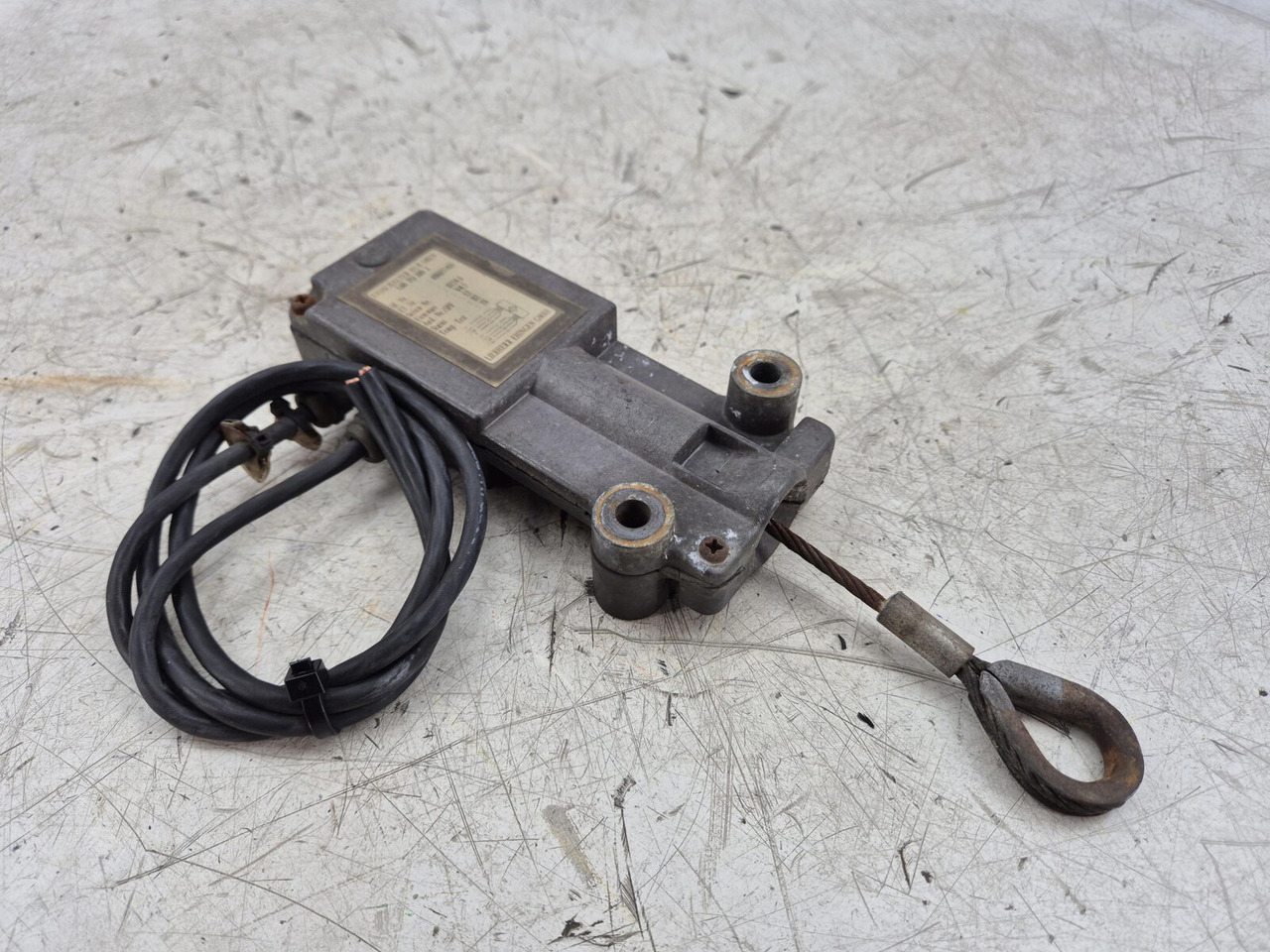 Liebherr TM 1060-2 Hoist limit switch - Linh kiện điện cho Cần cẩu: hình 2 Liebherr TM 1060-2 Hoist limit switch - Linh kiện điện cho Cần cẩu: hình 2