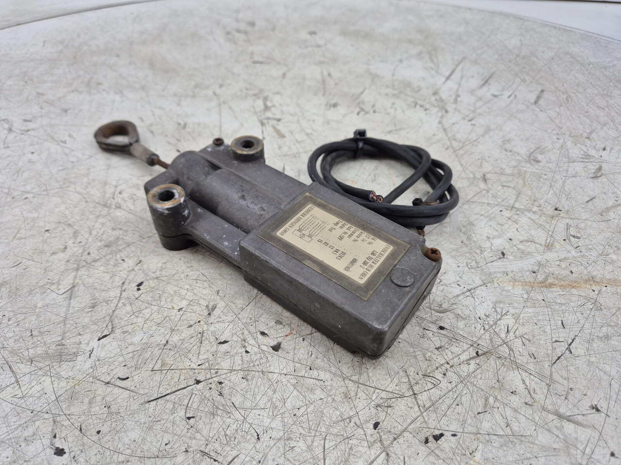 Liebherr TM 1060-2 Hoist limit switch - Linh kiện điện cho Cần cẩu: hình 4 Liebherr TM 1060-2 Hoist limit switch - Linh kiện điện cho Cần cẩu: hình 4