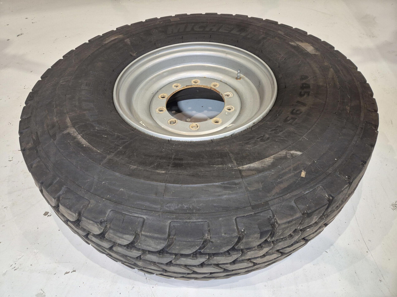 Liebherr Wheel 445/95R25 10 12 1p - Bánh xe: hình 1 Liebherr Wheel 445/95R25 10 12 1p - Bánh xe: hình 1
