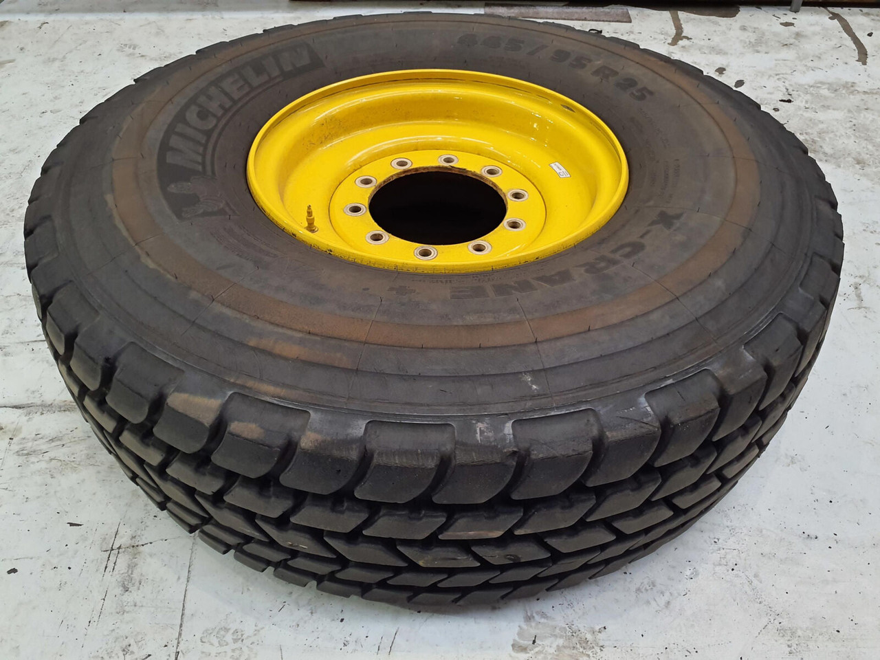 Michelin Wheel 445/95R25 10 12 1p - Bánh xe cho Cần cẩu: hình 2 Michelin Wheel 445/95R25 10 12 1p - Bánh xe cho Cần cẩu: hình 2