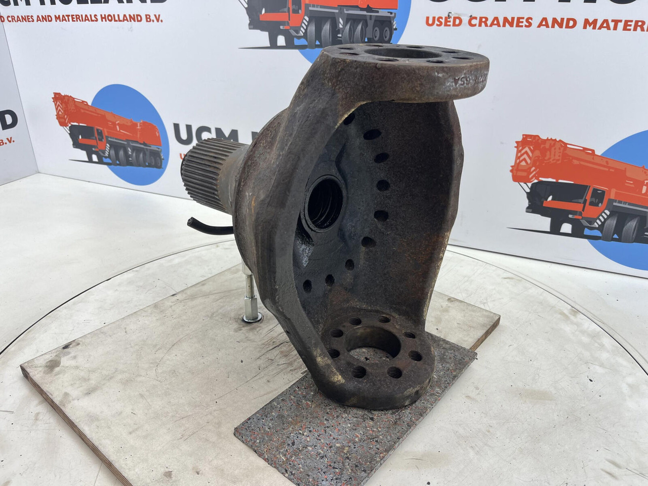 PPM ATT 400 Steering knuckle 16 holes axle 1 - Ngõng moay ơ cho Cần cẩu: hình 4 PPM ATT 400 Steering knuckle 16 holes axle 1 - Ngõng moay ơ cho Cần cẩu: hình 4